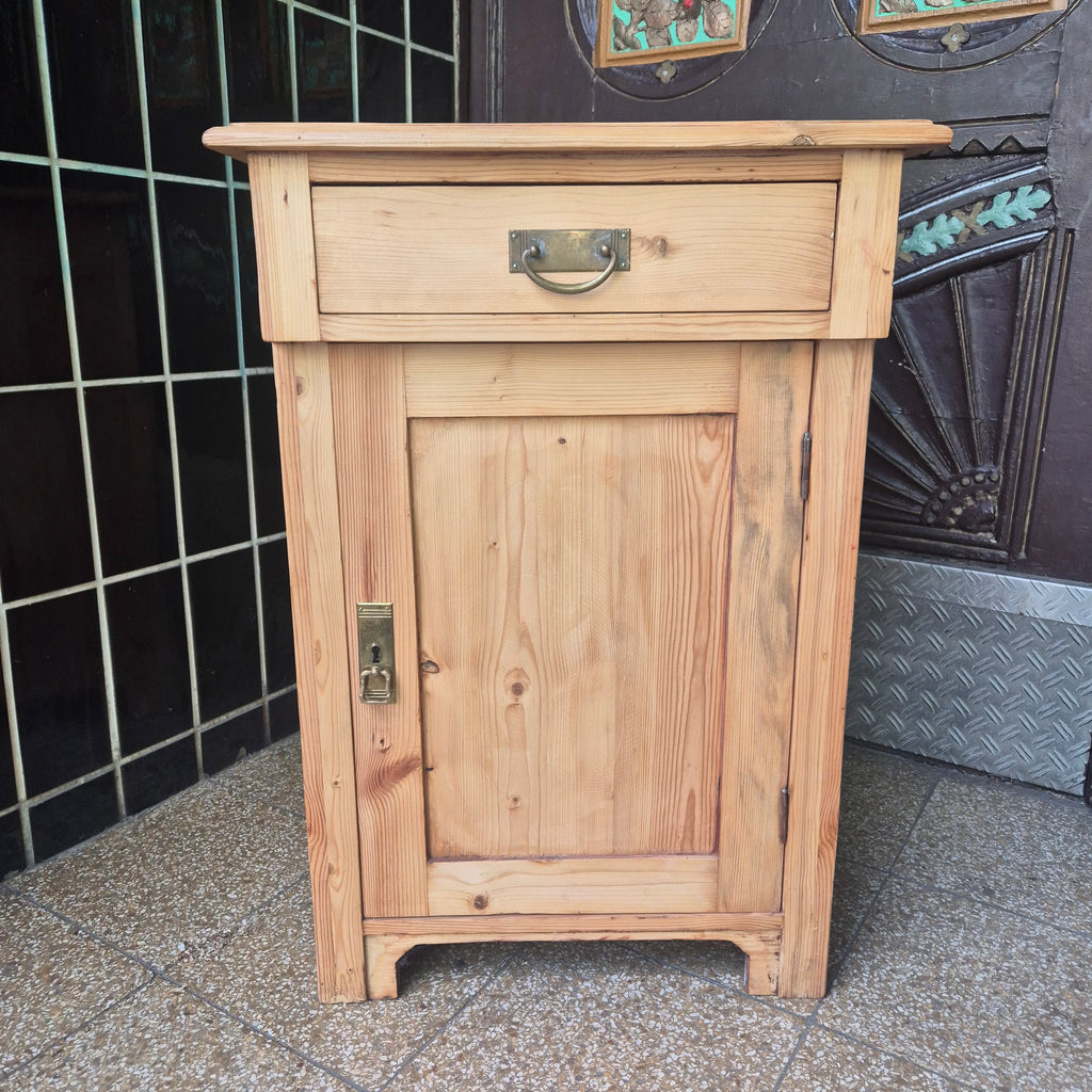 Antiker Jugendstil Nachttisch - Kiefernholz - restauriert