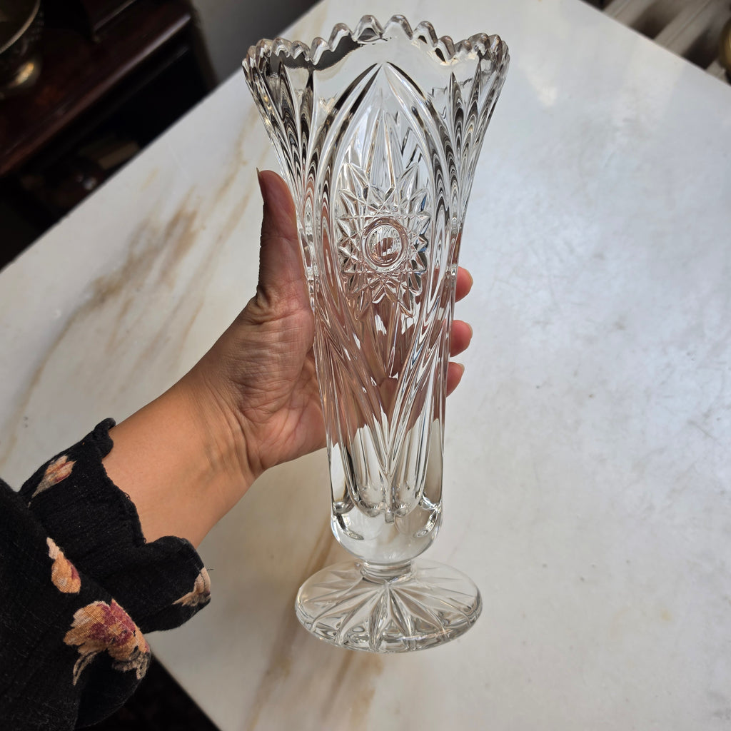 Klassische Kristallvase mit Edlem Sternschliff – Vintage Glasvase mit Standfuß & Wellenrand