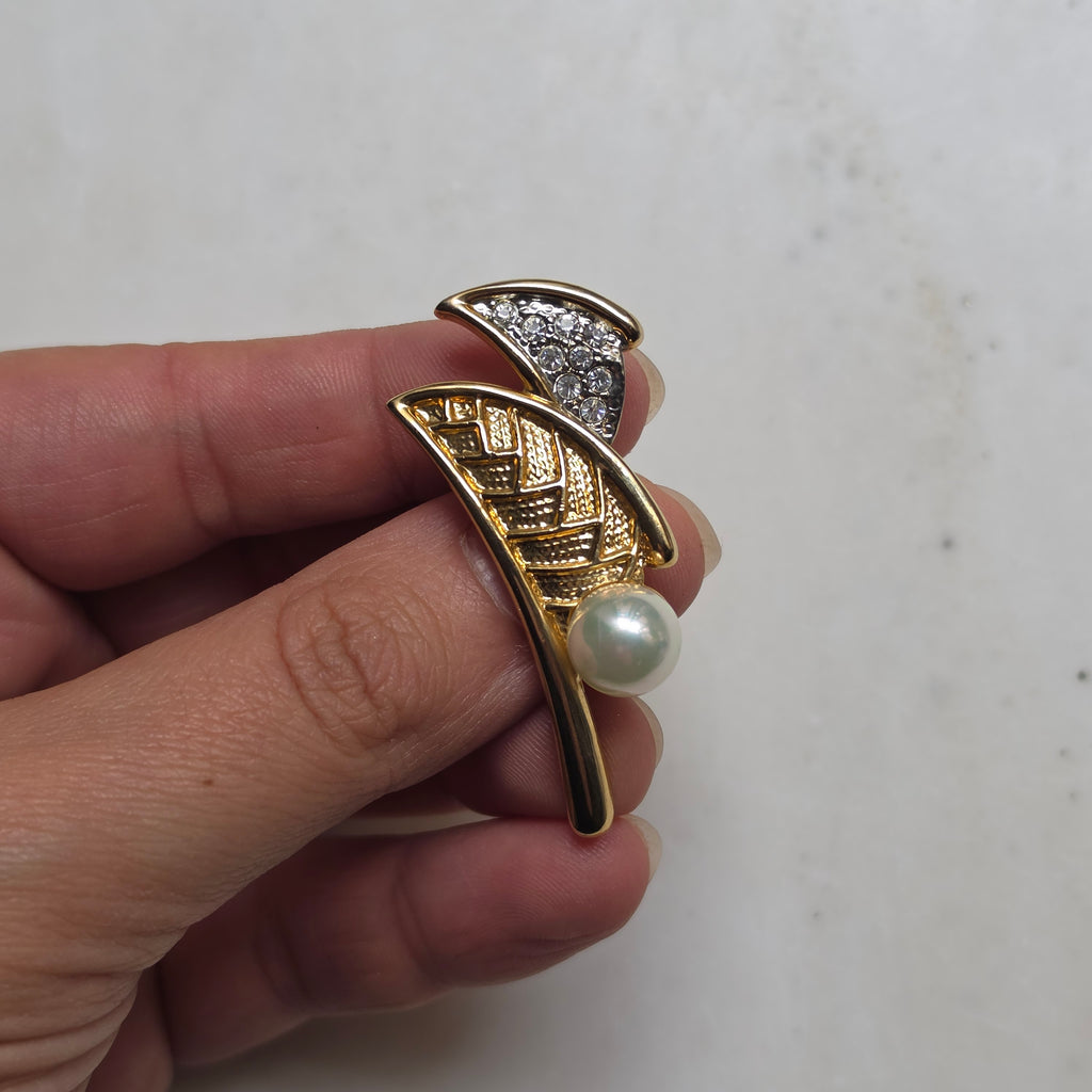 Elegante Vintage-Brosche im Segelschiff-Design – Goldfarben mit Kunstperle & Strass