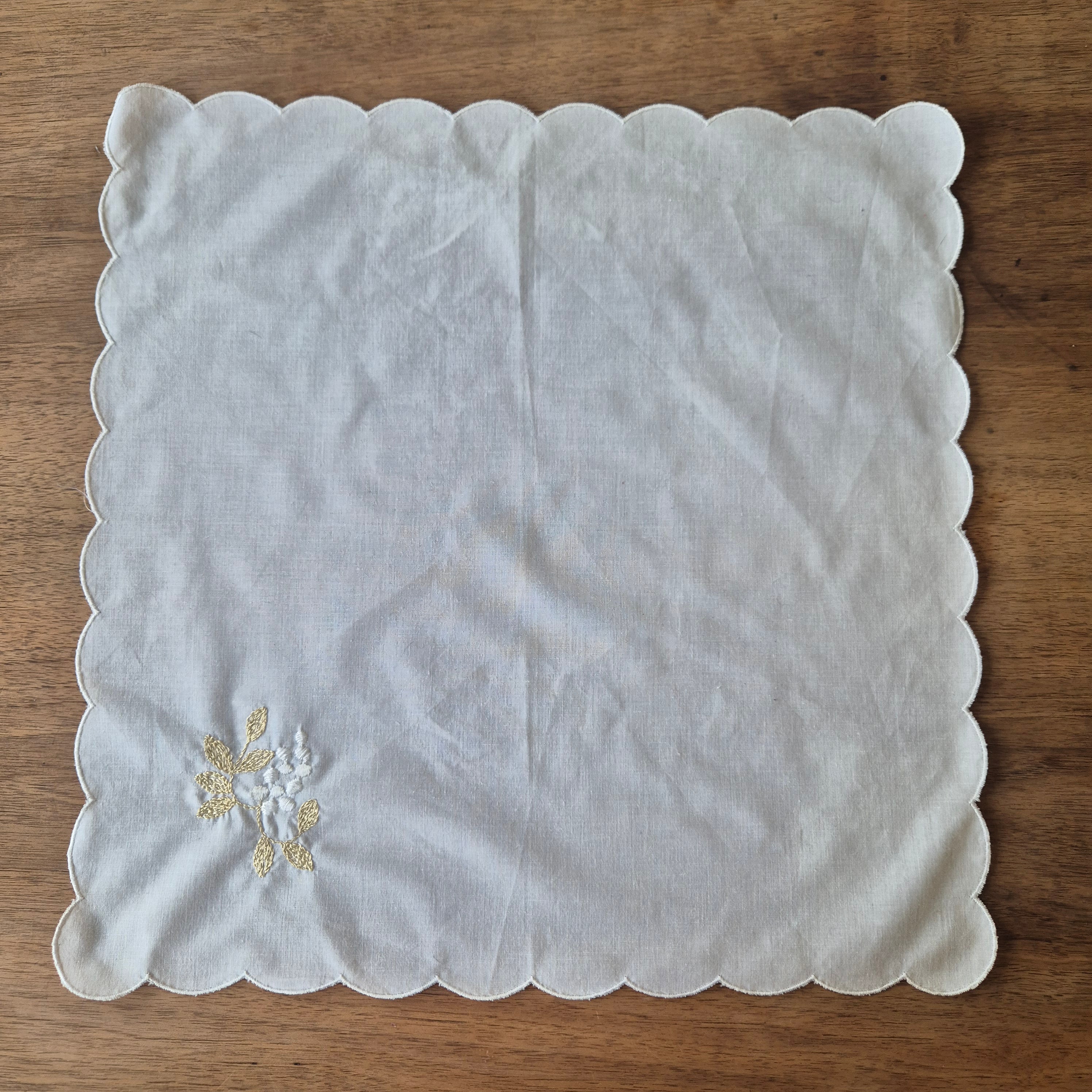 Kleine 90er Jahre Serviette oder Zierdeckchen 40x40cm