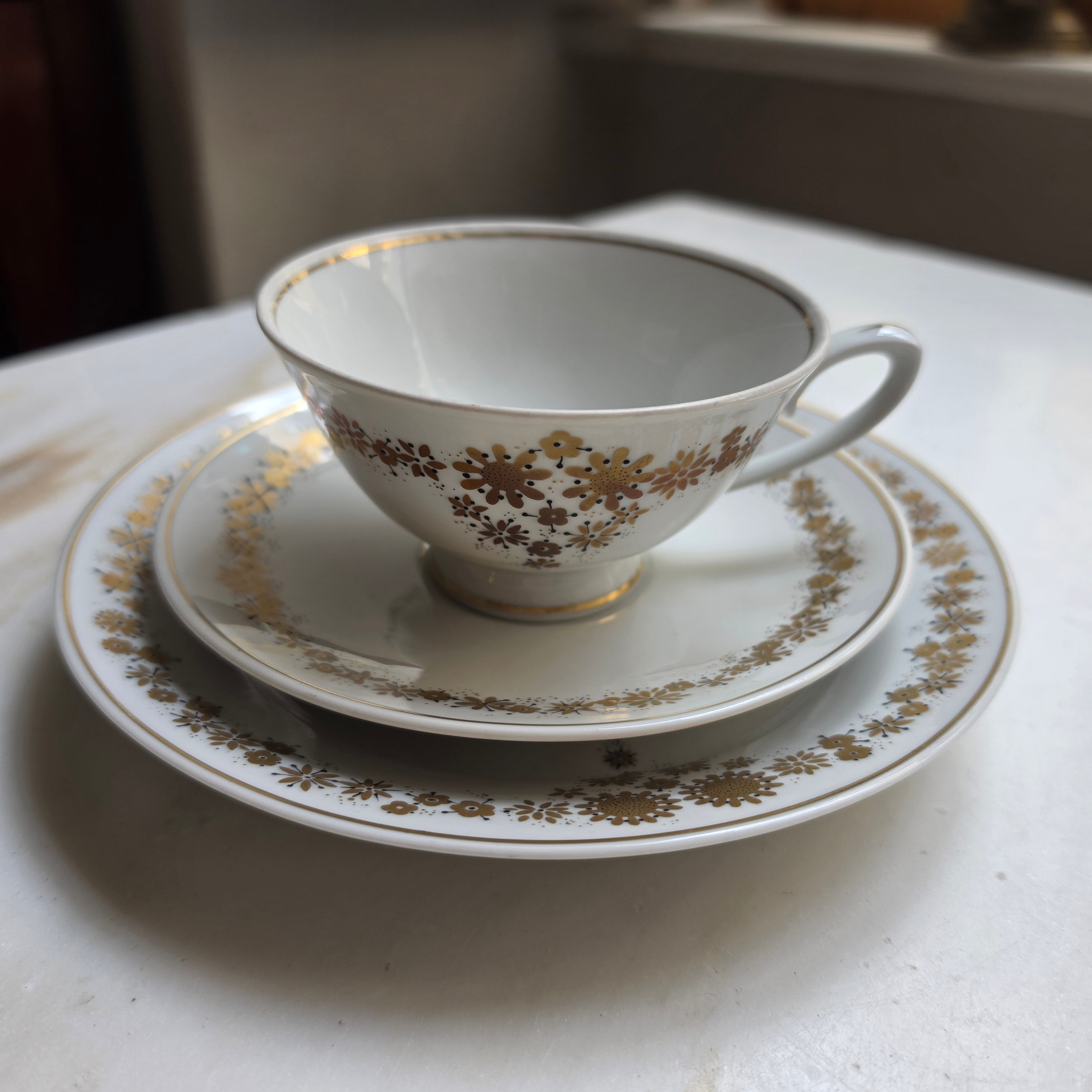 Antikes Teegedeck 3-teilig – CP Lettin Porzellan mit goldener Ornamentik & Goldrand