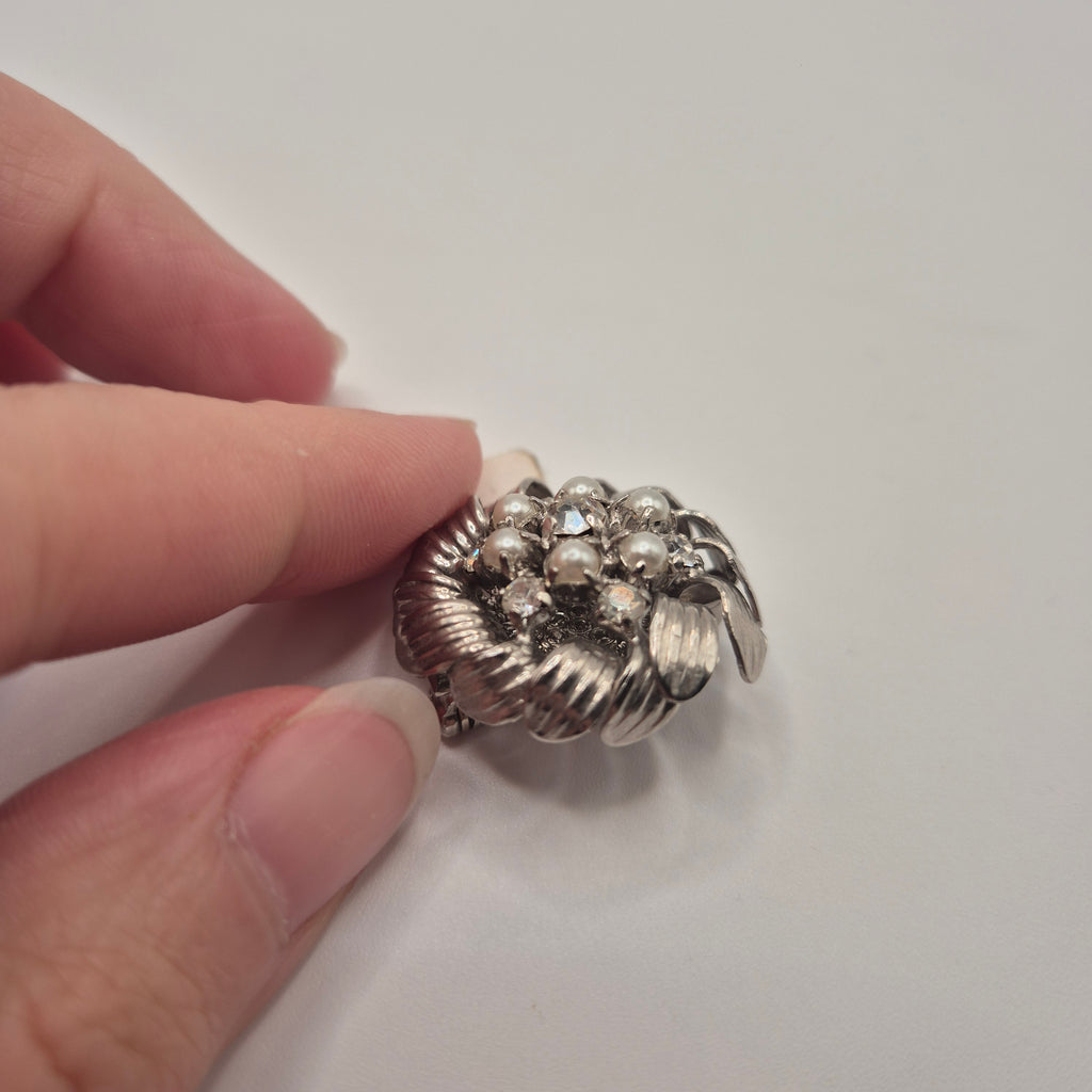 Feine 50er Jahre Brosche Blume Blüten Silber Strasssteine edel