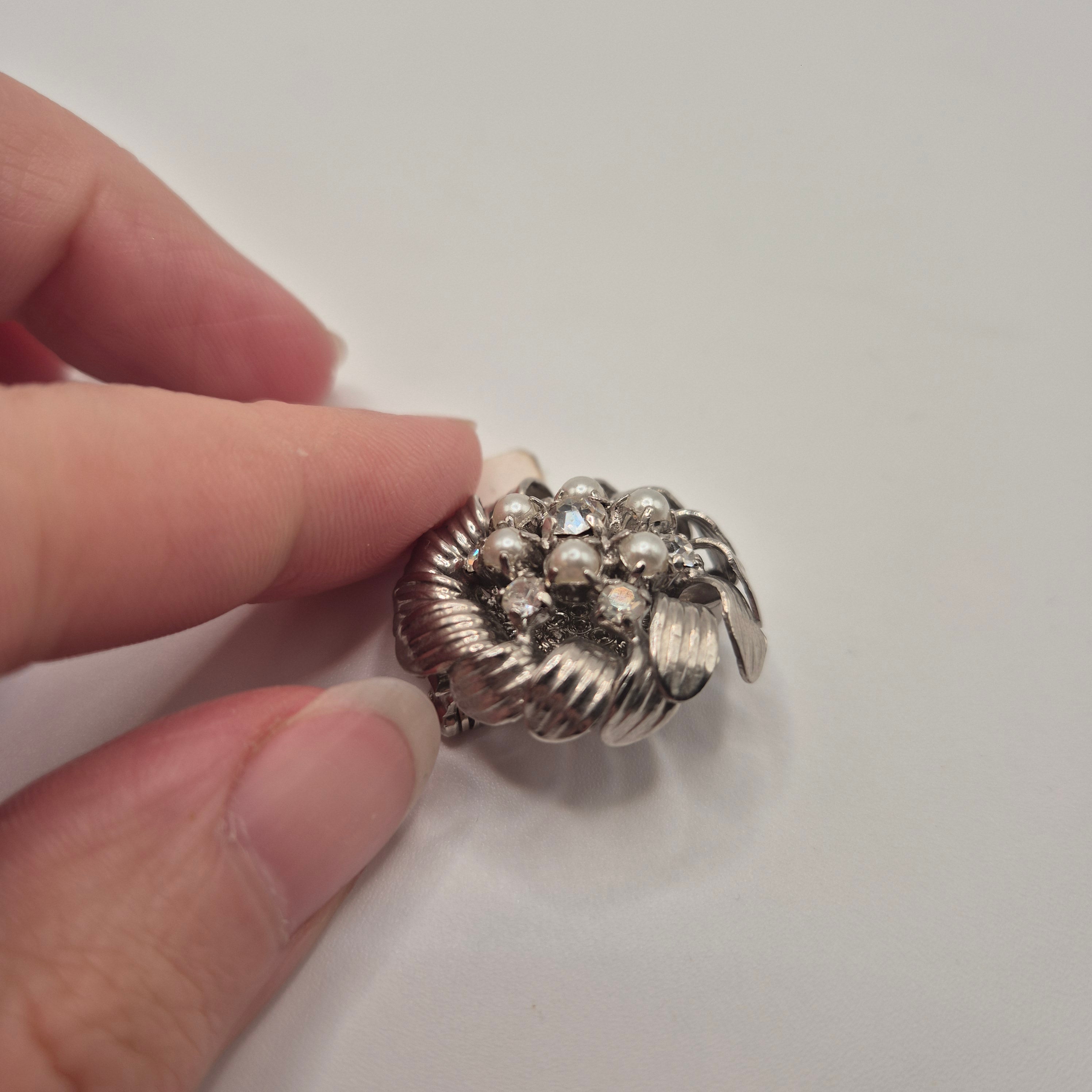 Feine 50er Jahre Brosche Blume Blüten Silber Strasssteine edel