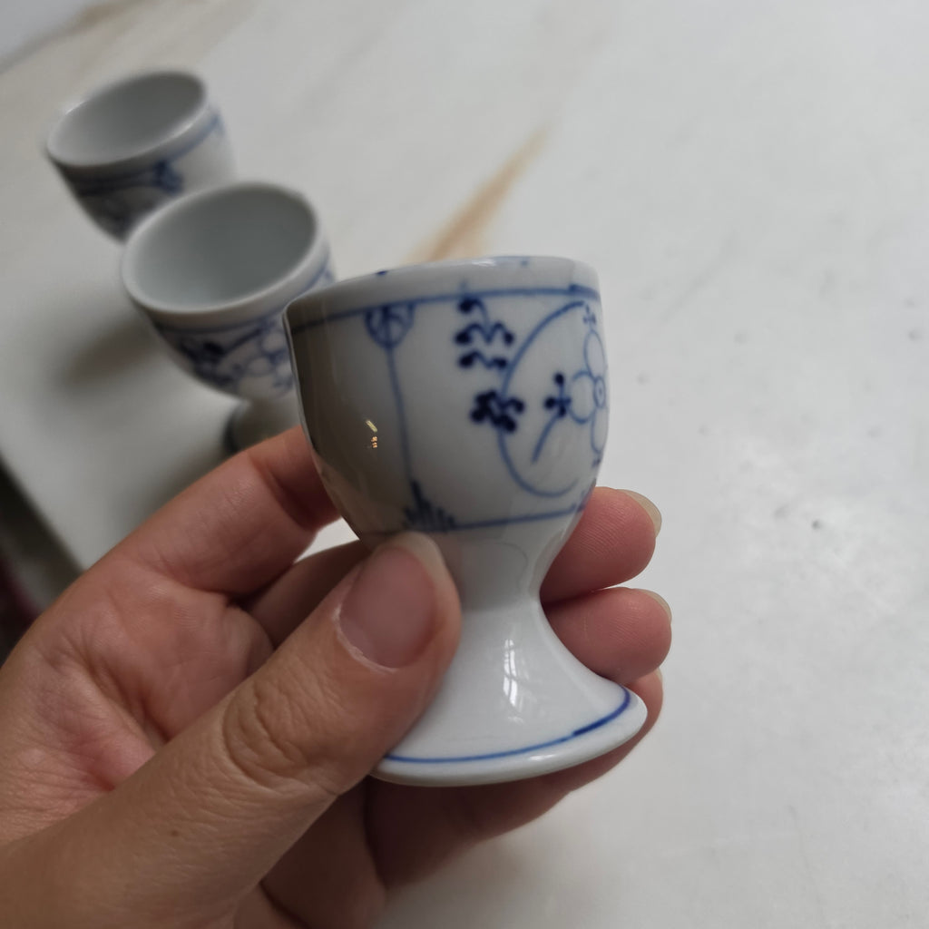 3er-Set Eierbecher aus Porzellan – Klassisches Blau-Weiß-Muster Strohblume