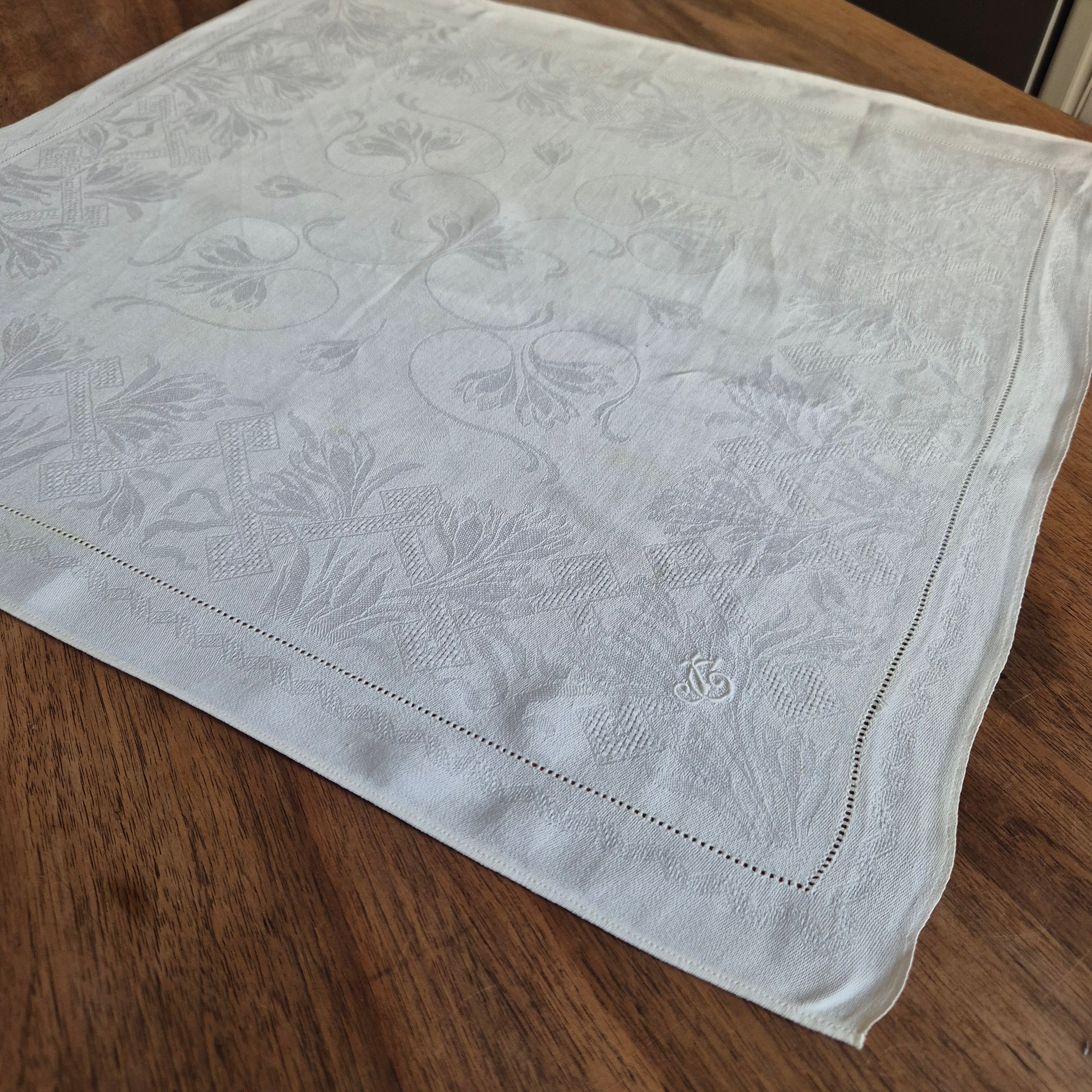 Antike Jugendstil Stoffservietten Serviette mit Initialen J.G (gelbe Flecken)