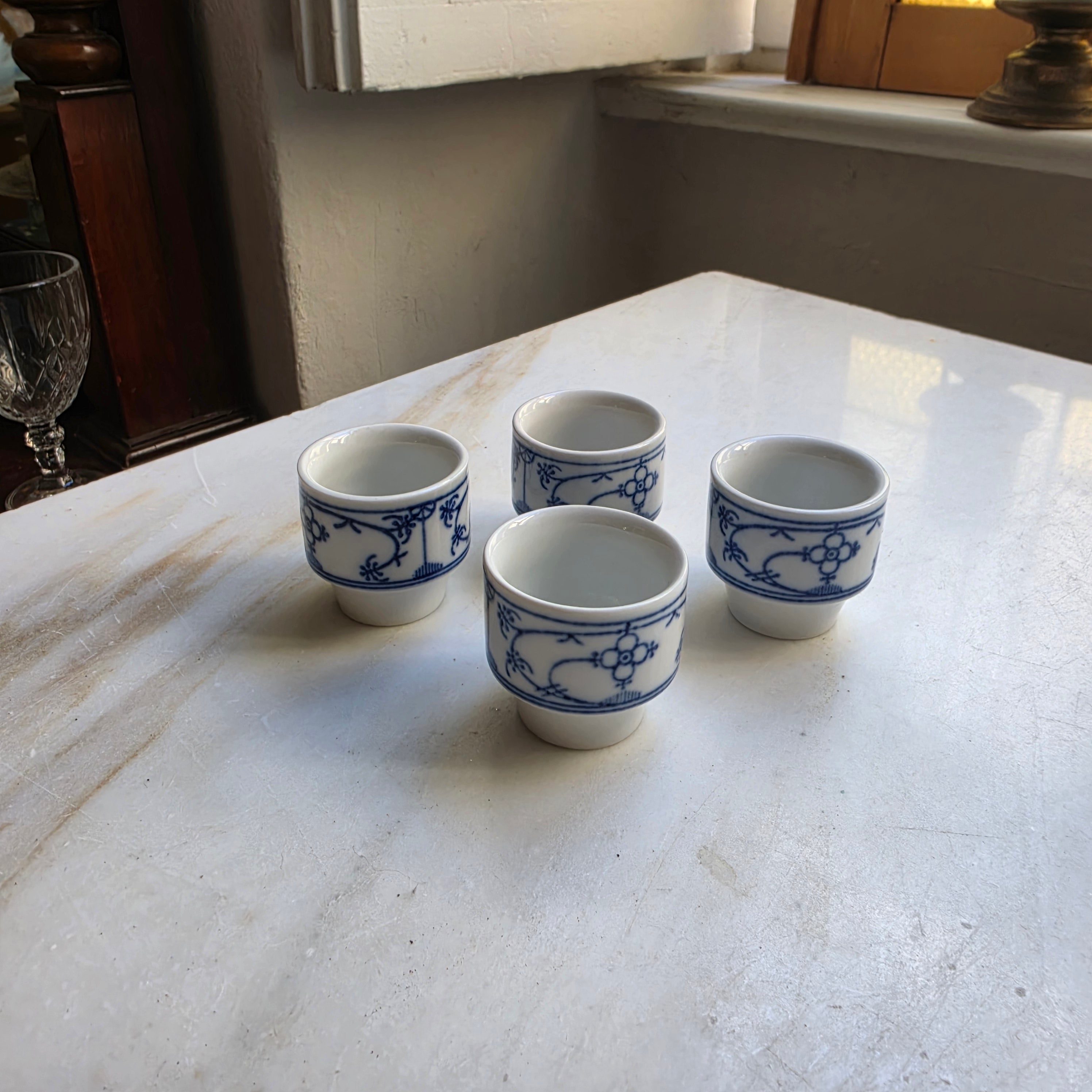 4x Antike Porzellan Eierbecher - Winterling - Strohblume