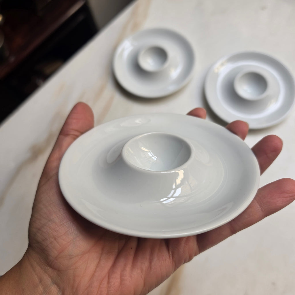 Vintage Friesland Porzellan Eierbecher – 3er Set – Klassisch Weiß mit Ablage