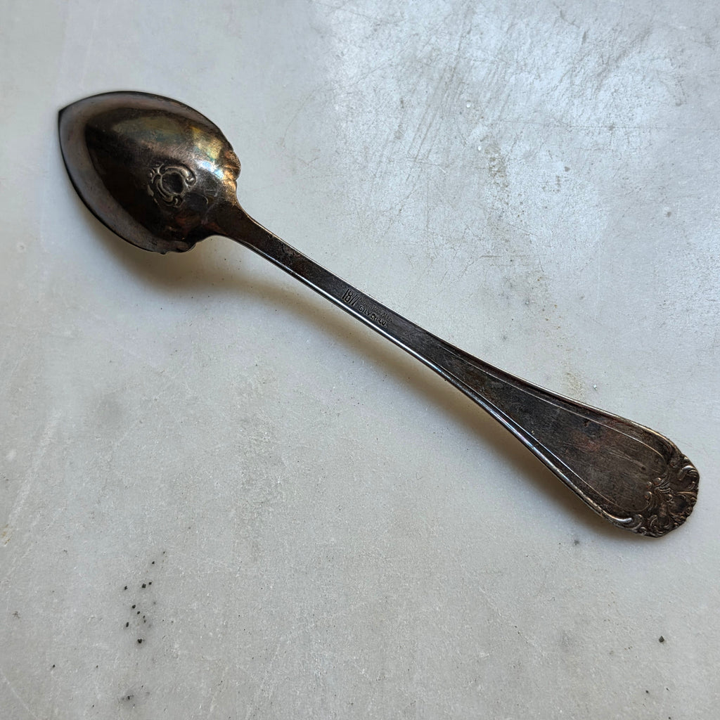 Vintage Silberlöffel mit Spitze & Rokoko-Ornamenten – Niagara Falls Silver Co.