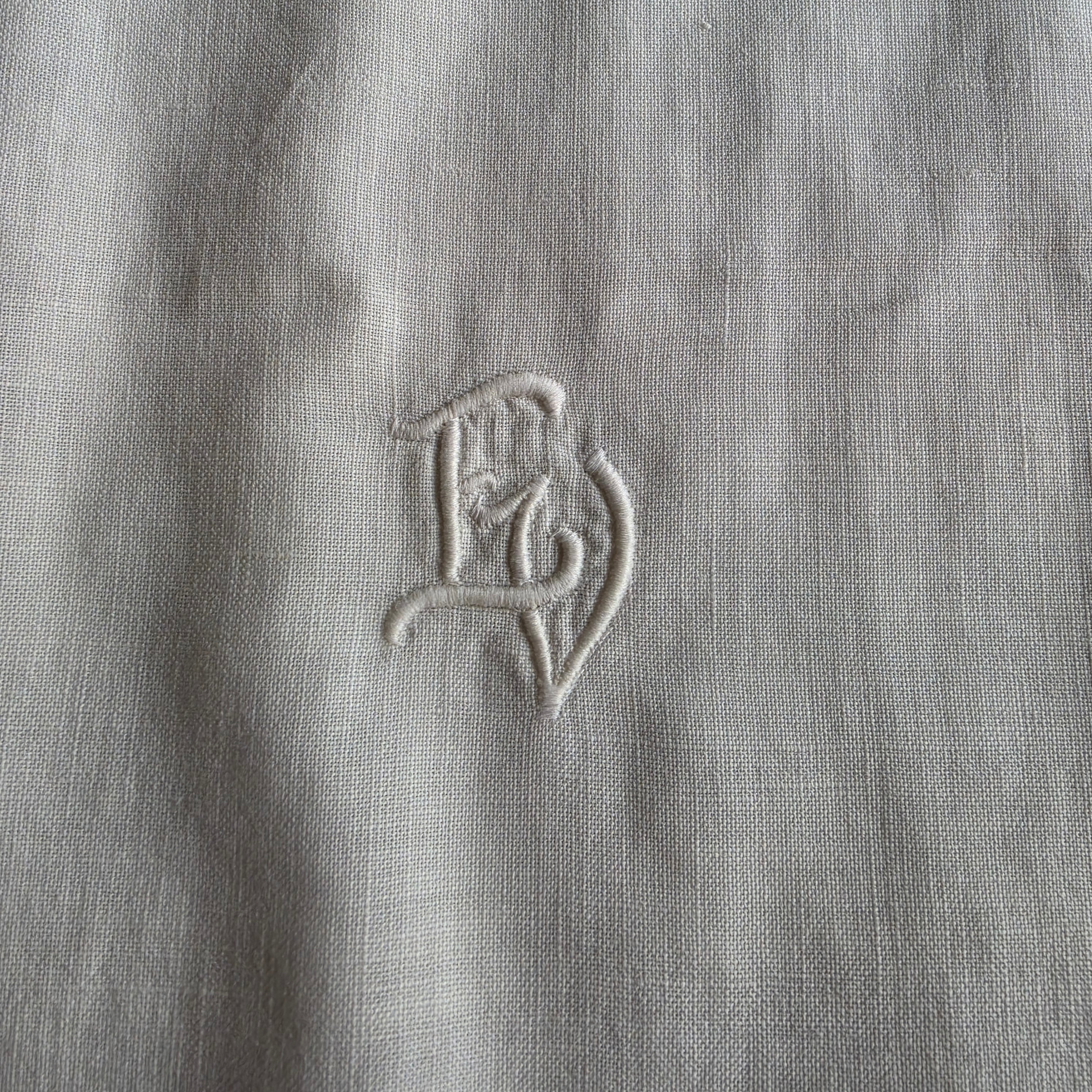 Antiker Paradekissen-Bezug - Monogramm E.V. - 70x75cm - Baumwolle - 2x Knöpfe fehlen
