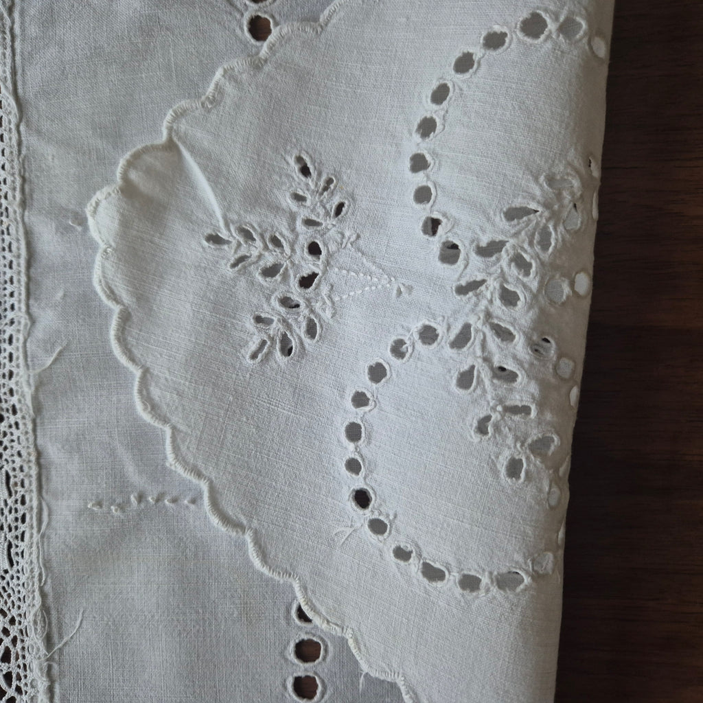 Antikes französisches kleines Deckchen Wimpel weiß Baumwolle 80x26cm