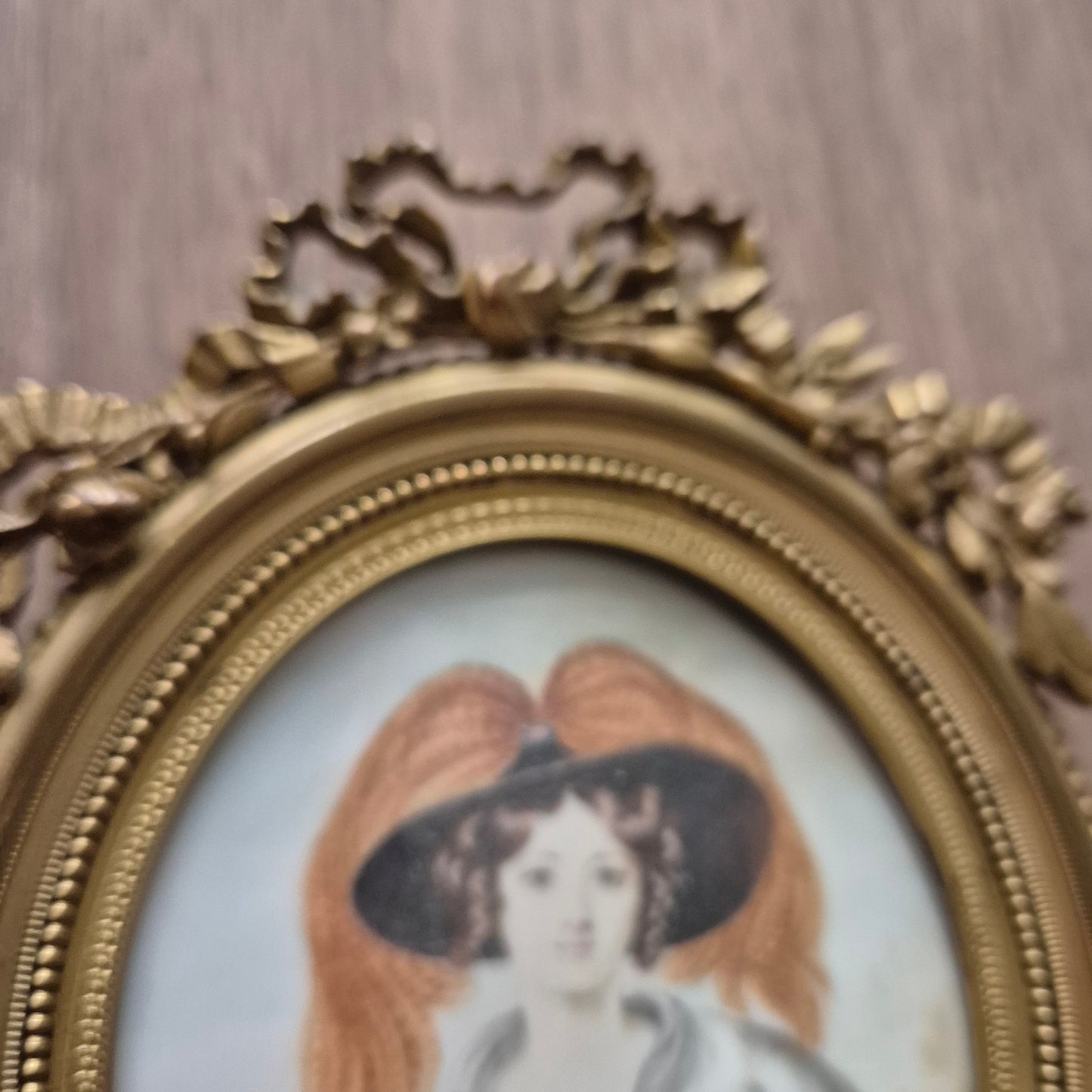 Antike viktorianische Miniaturmalerei / Lupenmalerei Porträt auf Porzellan / Leder in Messing gerahmt