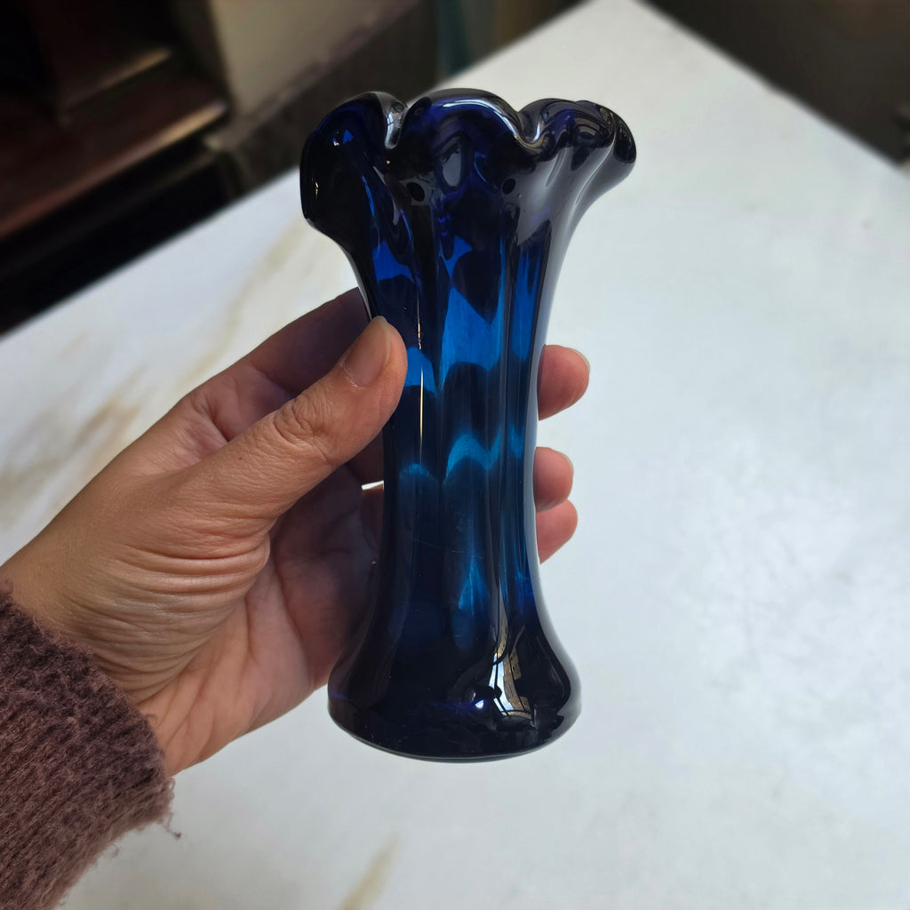 Elegante kleine Glasvase in Kobaltblau – Mundgeblasen - Vintage