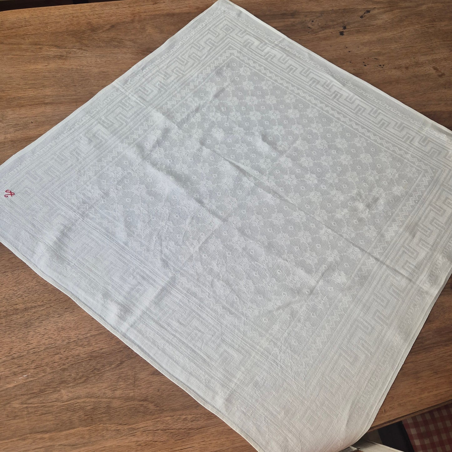 Antike Jugendstil Serviette oder Mitteldecke mit roten Monogramm A.