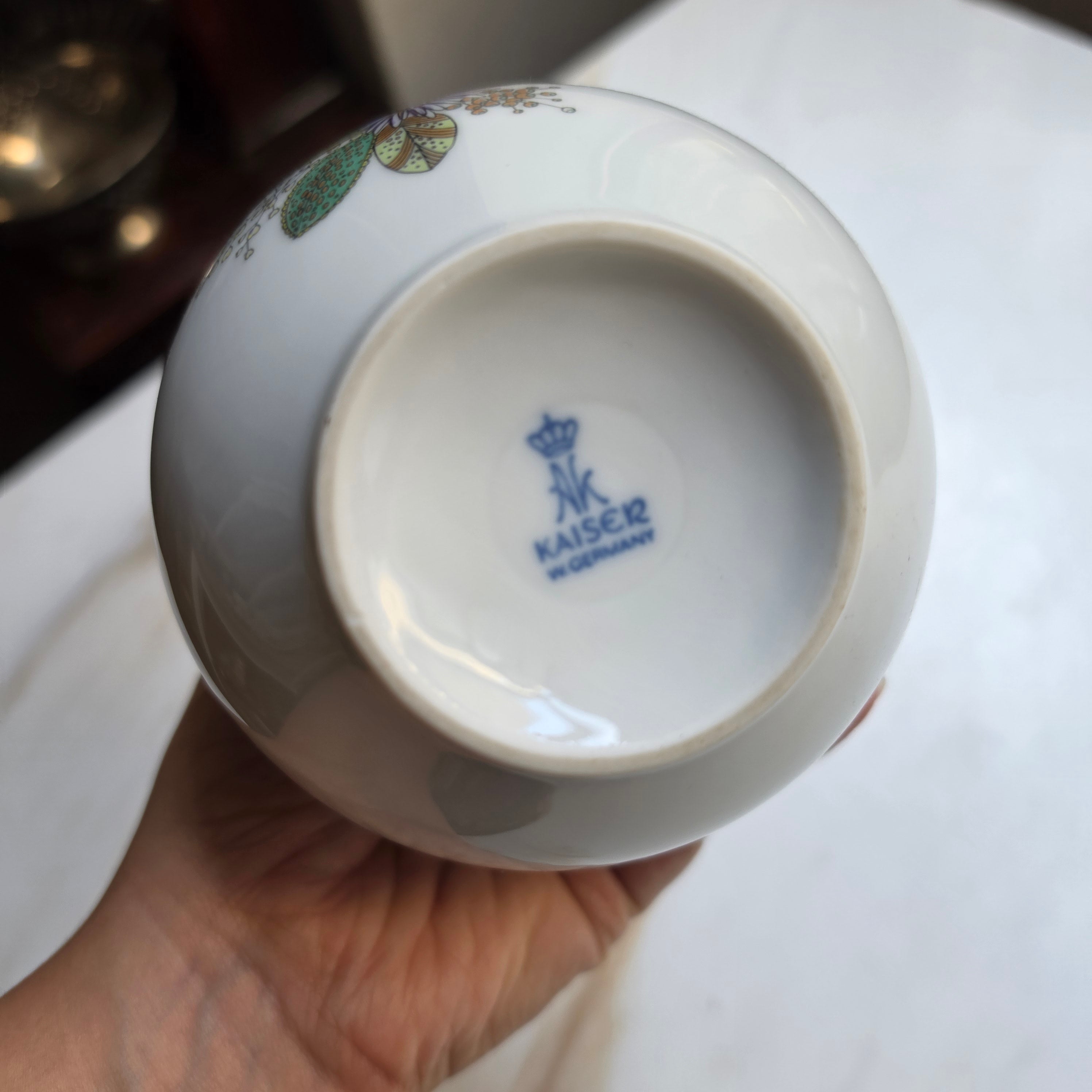 Vintage Kaiser Porzellan Henkelvase – Bauchige Vase mit Blumen-Dekor & Goldrand – W. Germany