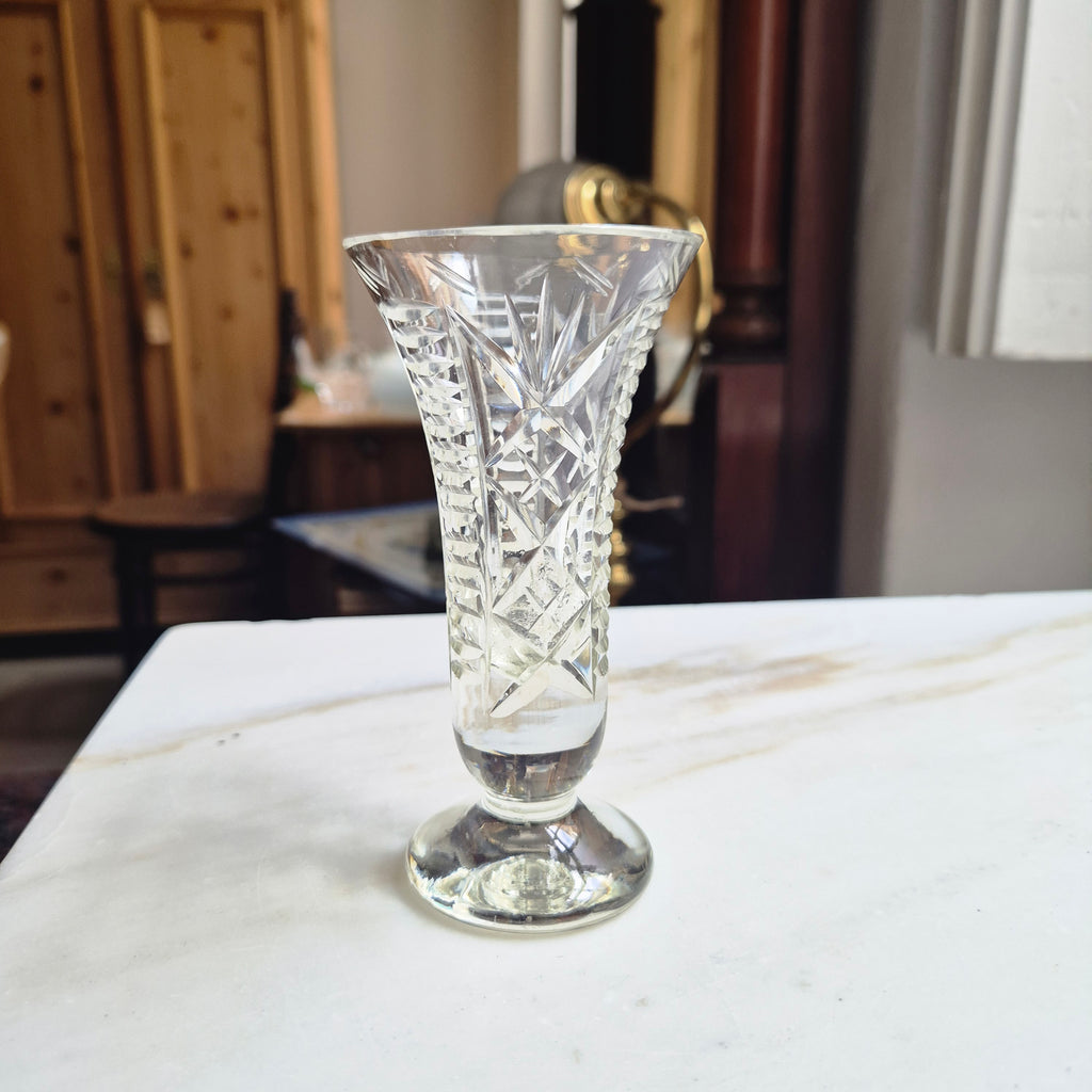 Vintage kleine Kristallvase auf Fuß