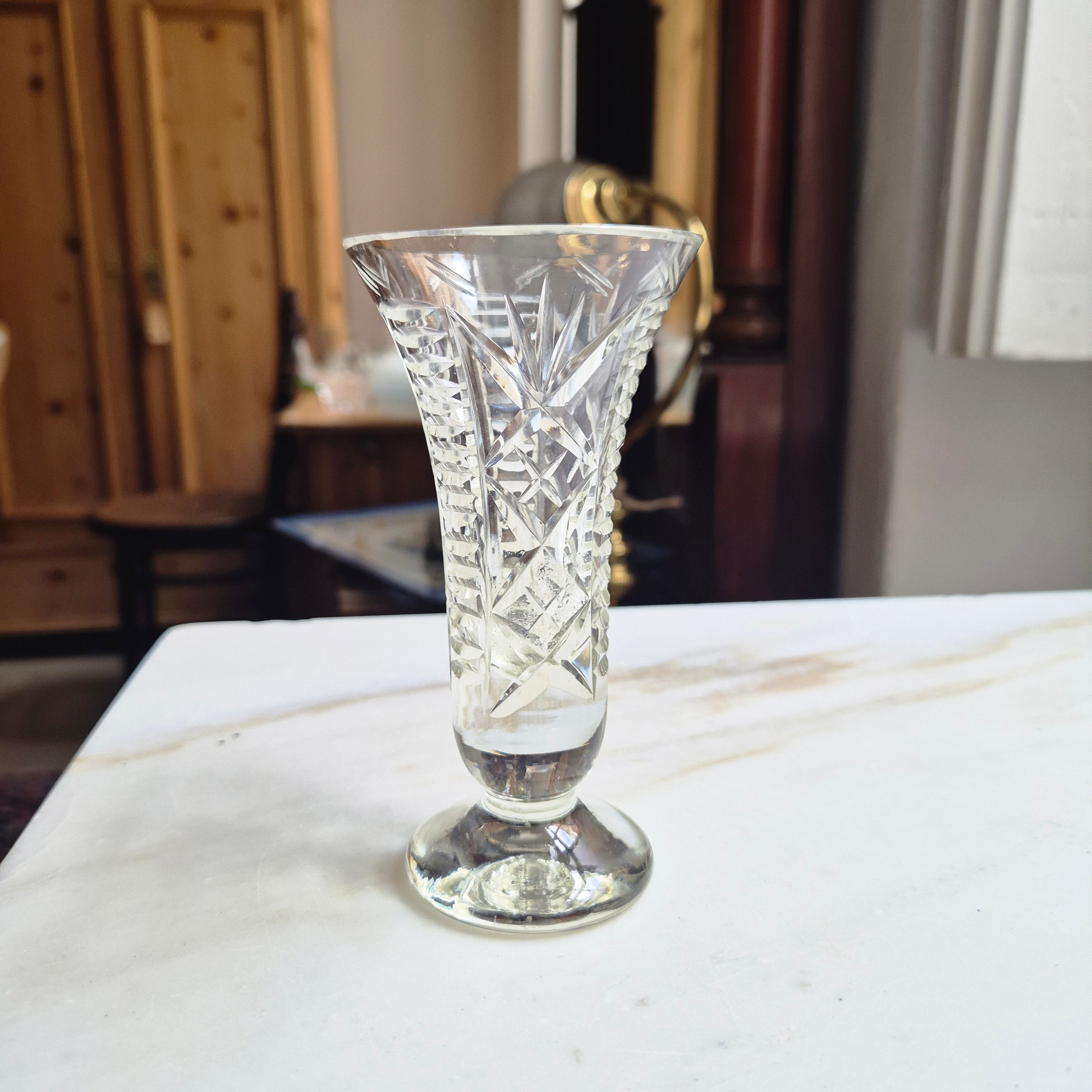 Vintage kleine Kristallvase auf Fuß