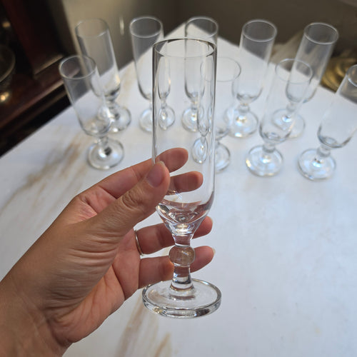 10er Set Vintage Sektflöten / Likörgläser mit Kugel-Nodus – Elegant & Zeitlos