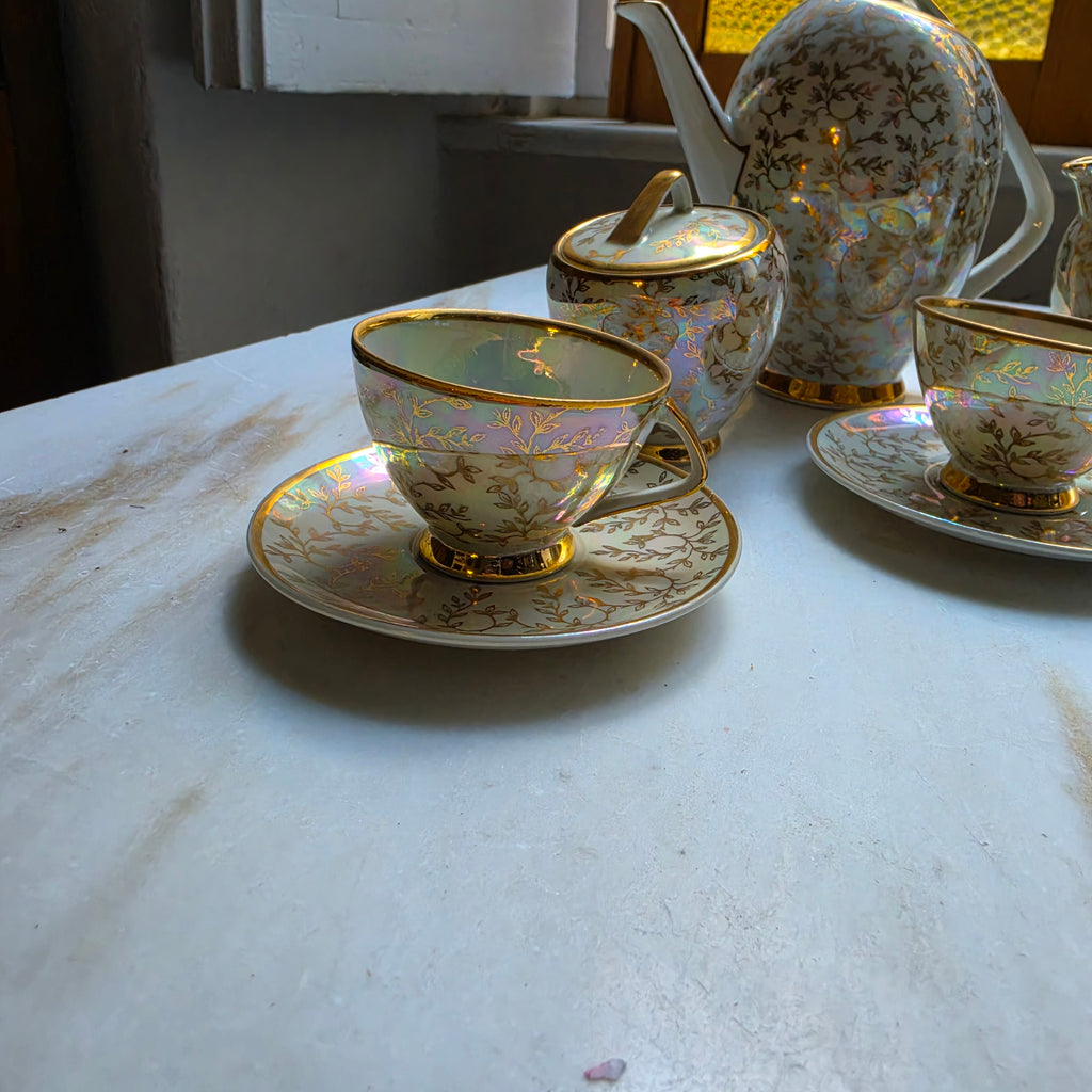 Vintage Porzellan-Mokkaservice / Kaffeeservice mit Perlmutt-Lüster & Golddekor | HHR Reichenbach, Mid-Century
