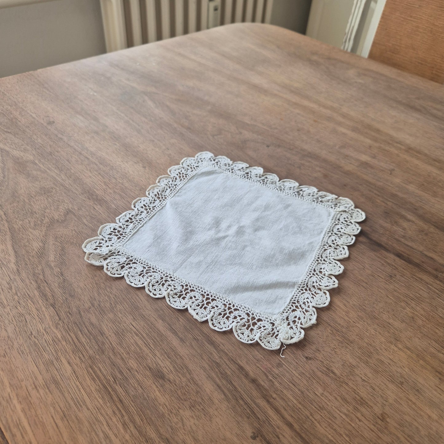 Wunderschönes altes viktorianisches Taschentuch mit geklöppeltem Rand- ideal als Geschenk! 24x24cm 🤍