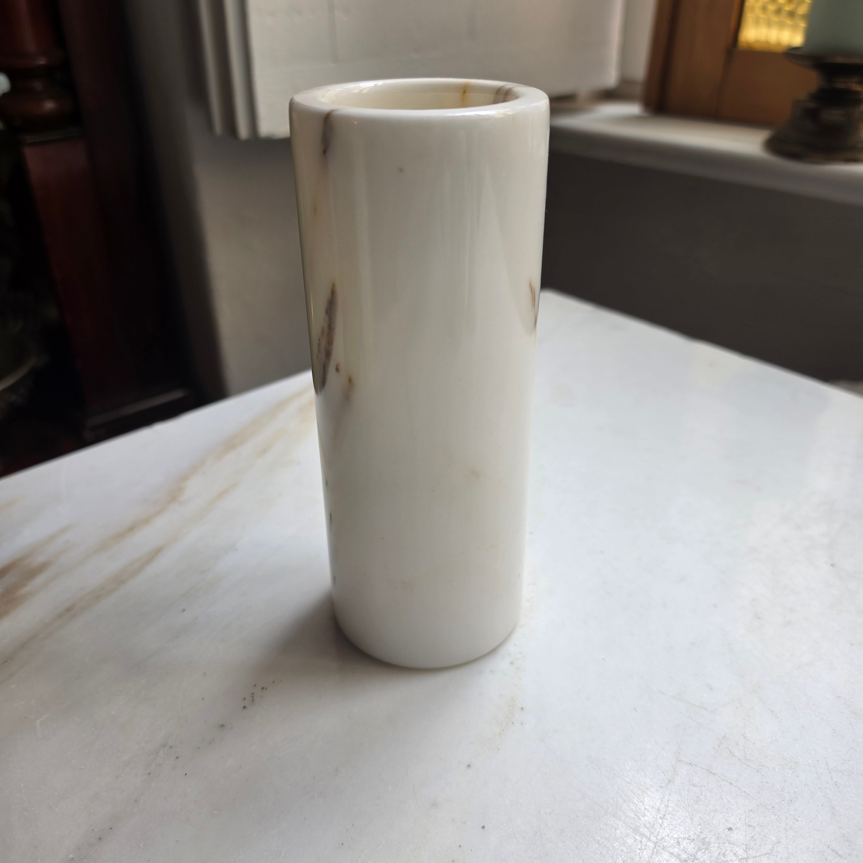 Vintage Zylinder-Vase aus massivem Marmor / Alabaster – Cremeweiß mit natürlicher Maserung