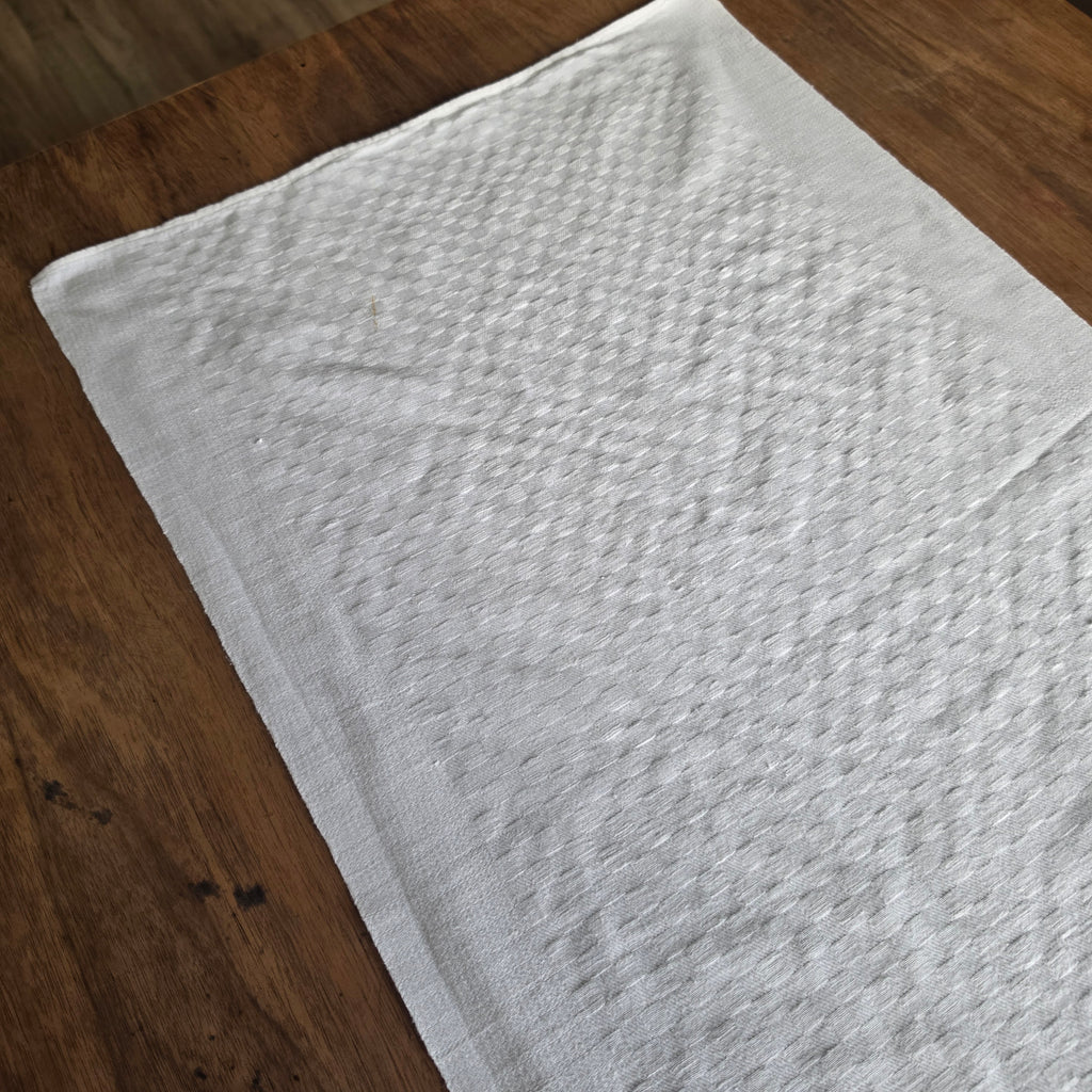 Antikes Leinen-Geschirrtuch mit Monogramm H.K. – Weißes Küchentuch mit Schachbrett-Struktur - 46x94cm