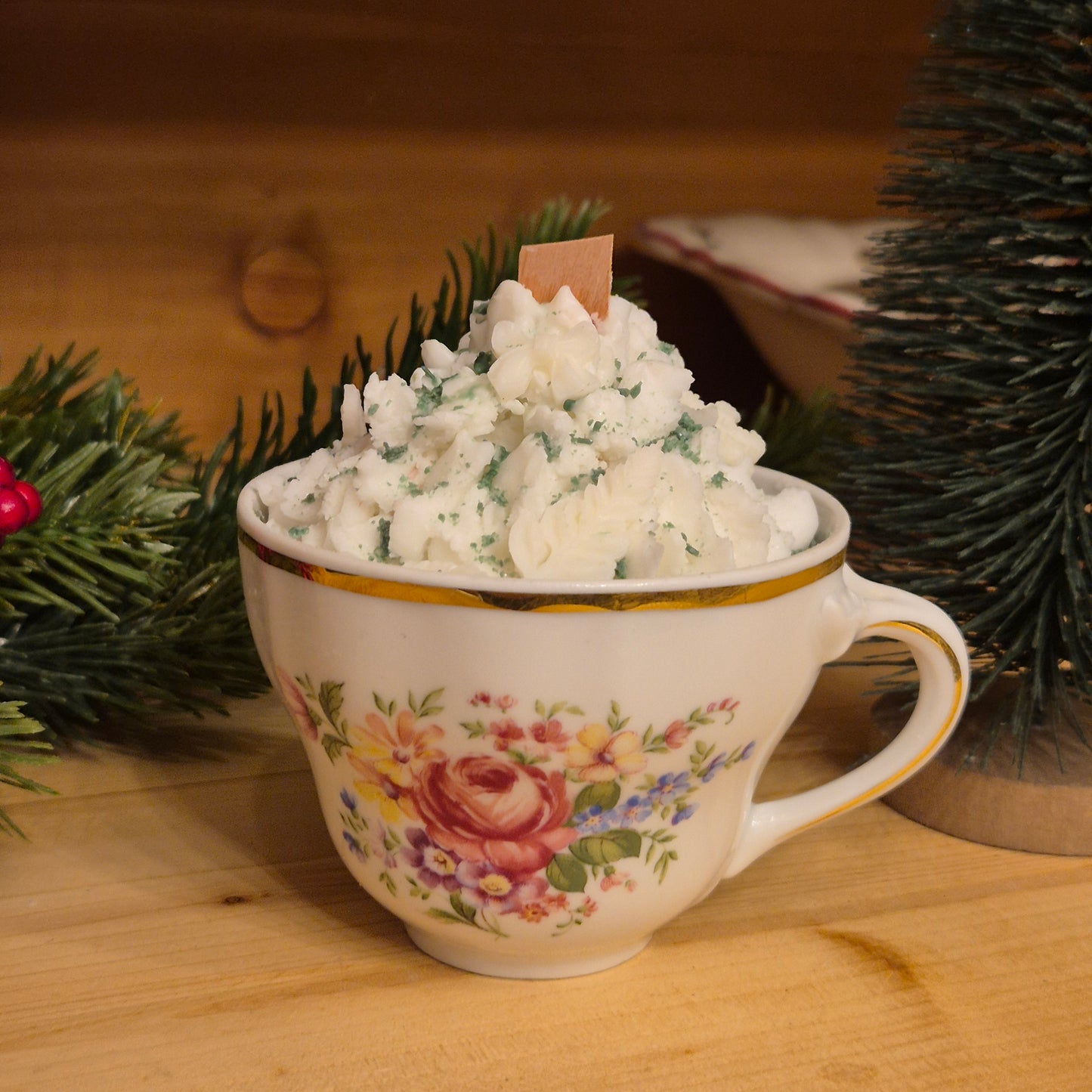 Handgemachte Sojawachskerze Weihnachtesgeschenk Sahne Dessert in Antiker Porzellan Tasse Bavaria