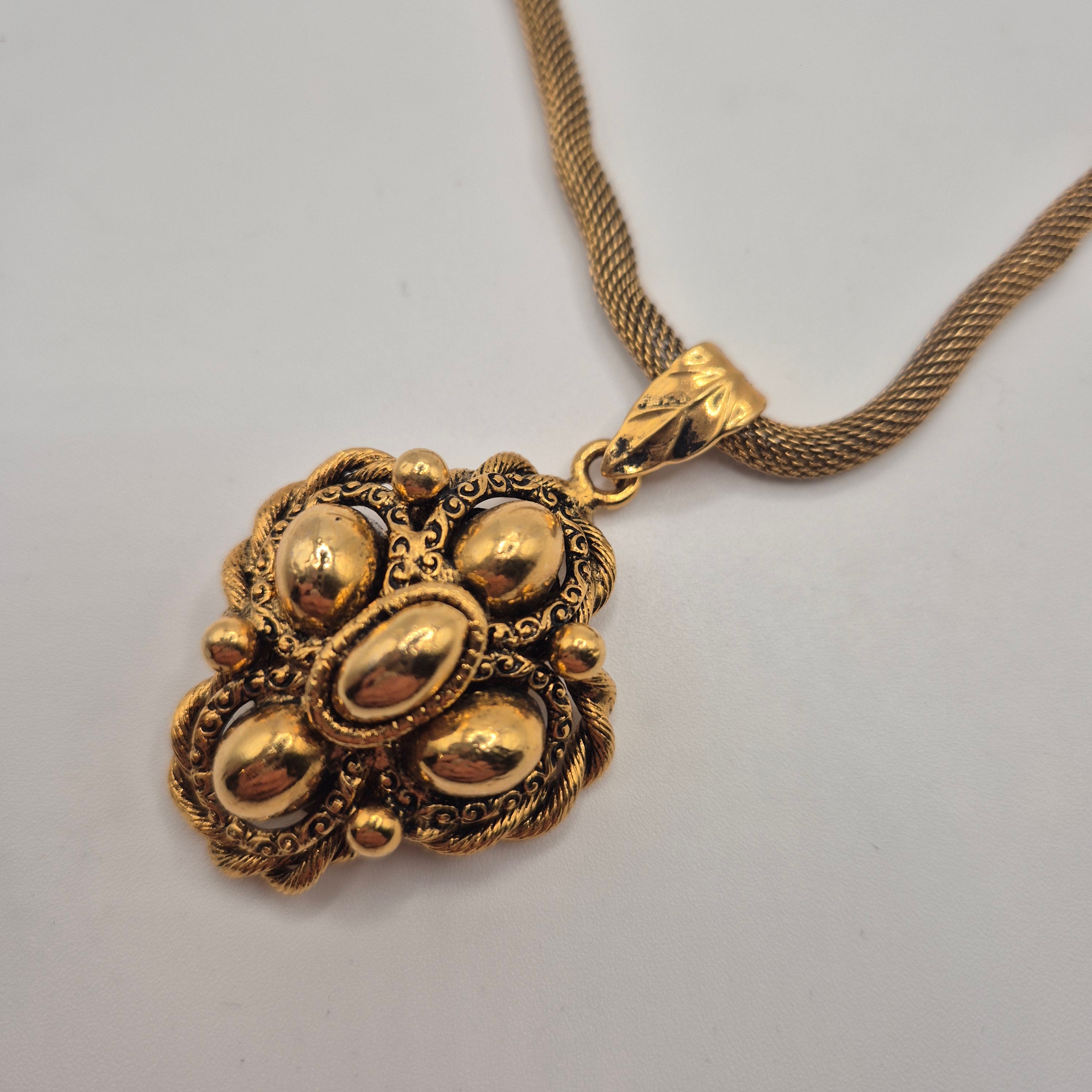 Vintage Halskette mit Anhänger edel Unikat Handmade 80er Jahre goldfarebnd Traubenform