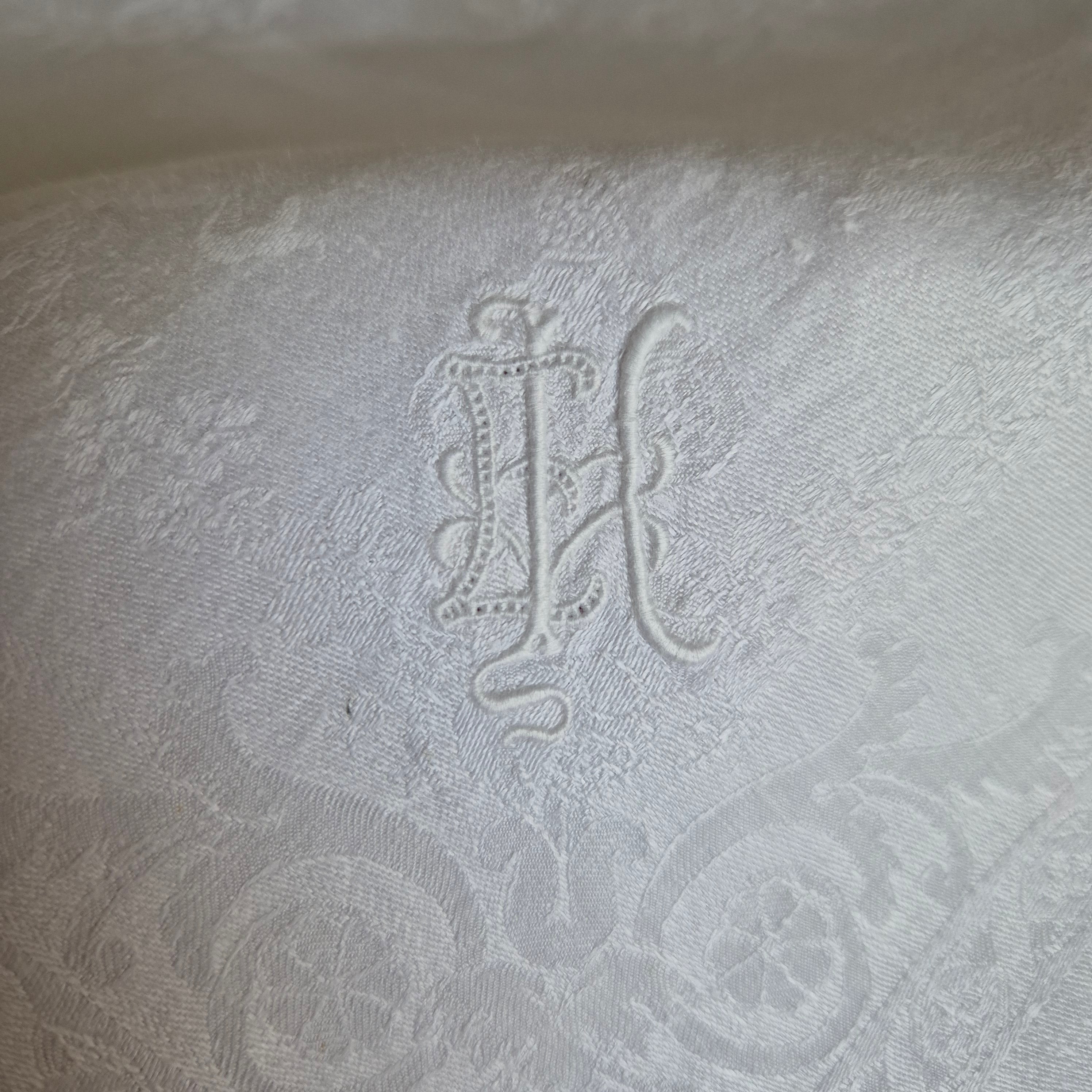 Antike Jugendstil Serviette oder Mitteldecke mit Monogramm E.H