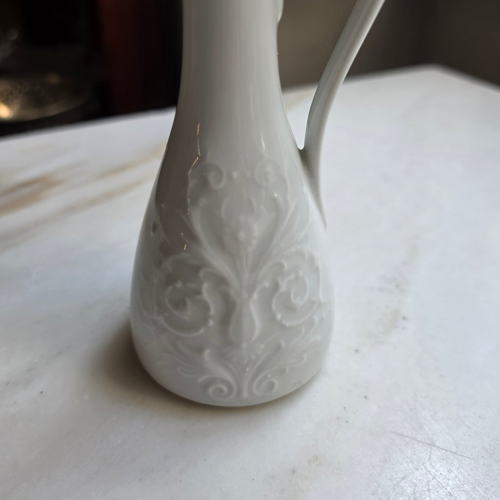 Vintage KPM Royal Porzellan Bavaria Miniatur-Vase / Krug mit Relief, Weiß