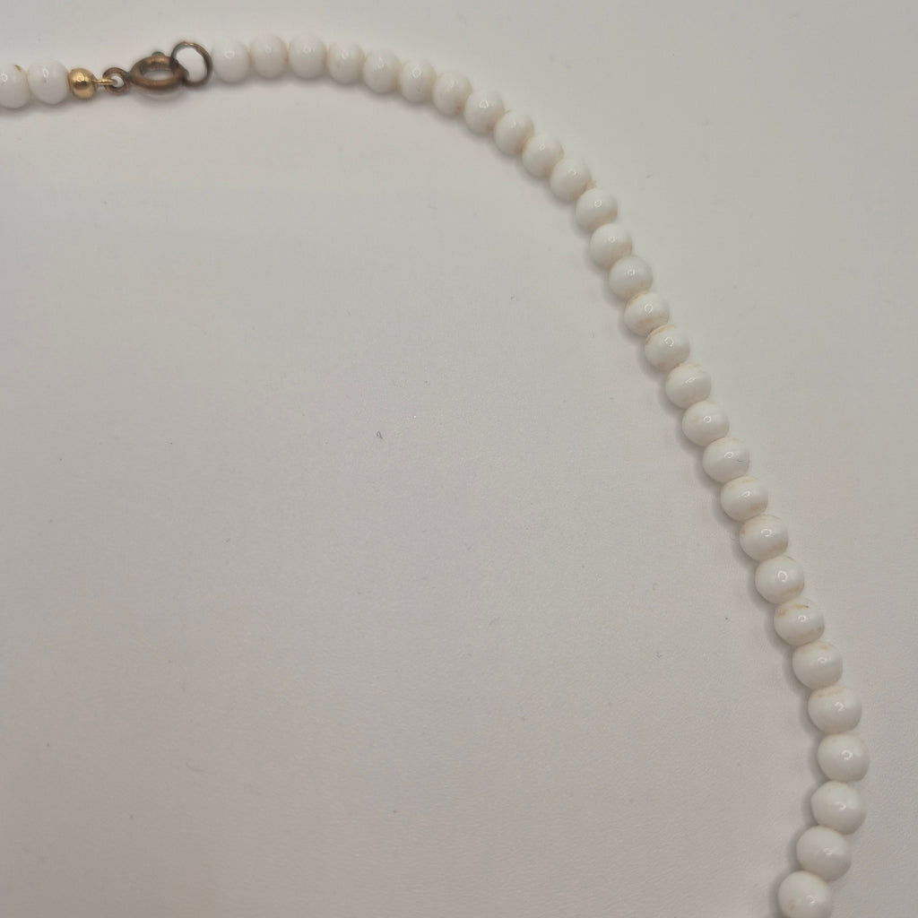 Vintage Statement-Kette – Strahlendes Weiß im edlen Glassteinen-Look