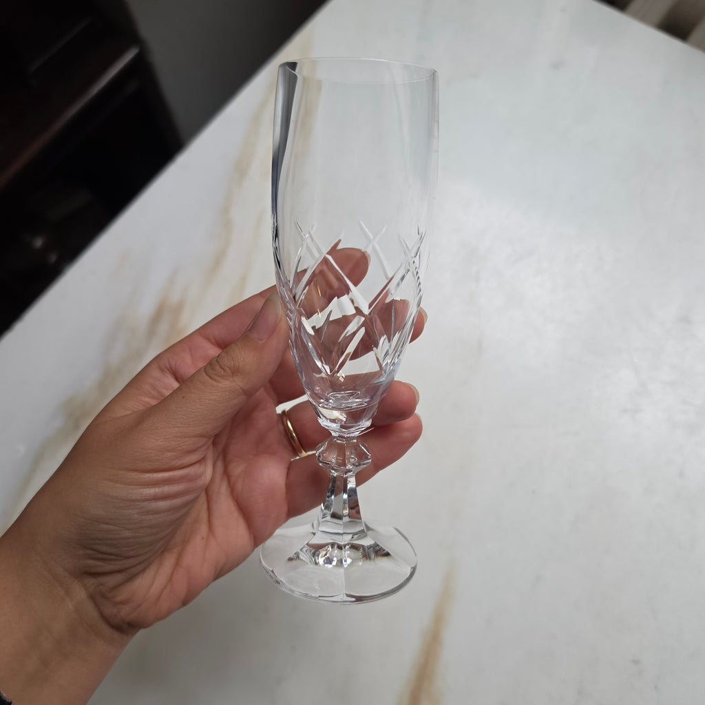 Edle Glas-Champagnerflöte mit Feinschliff – Zeitlose Eleganz für besondere Momente