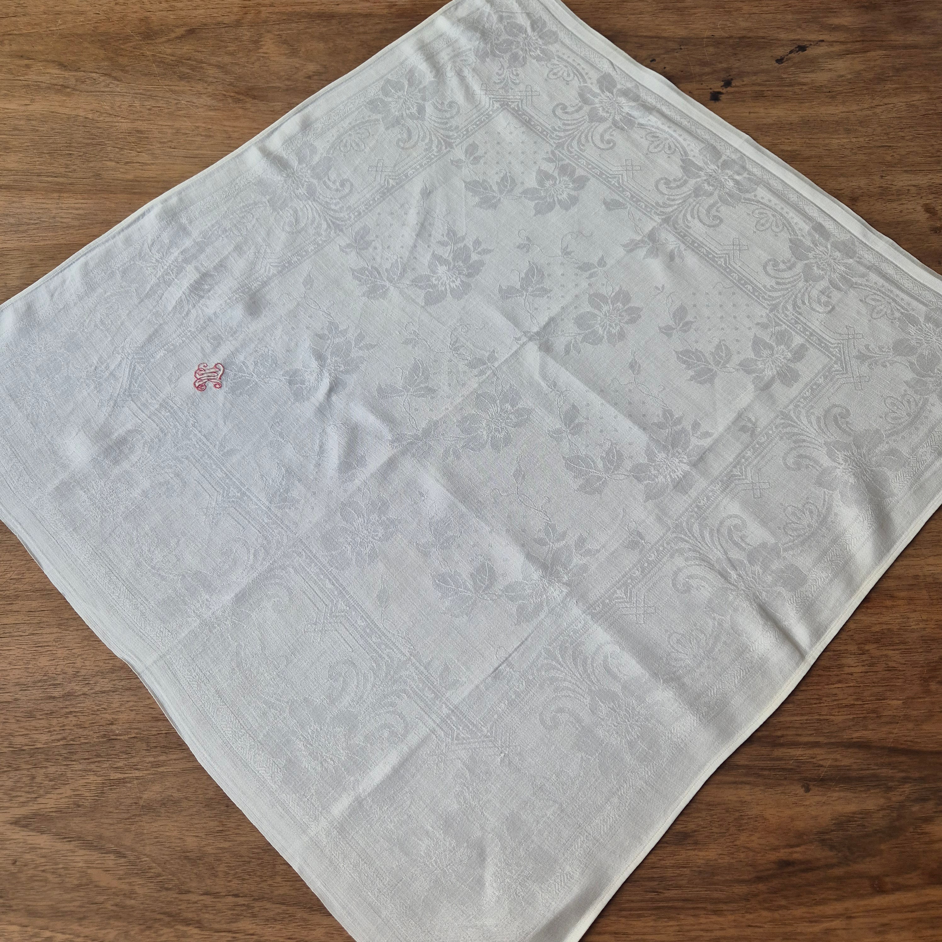 Antike Jugendstil Serviette / Mitteldecke mit Monogramm M.K 50x60cm