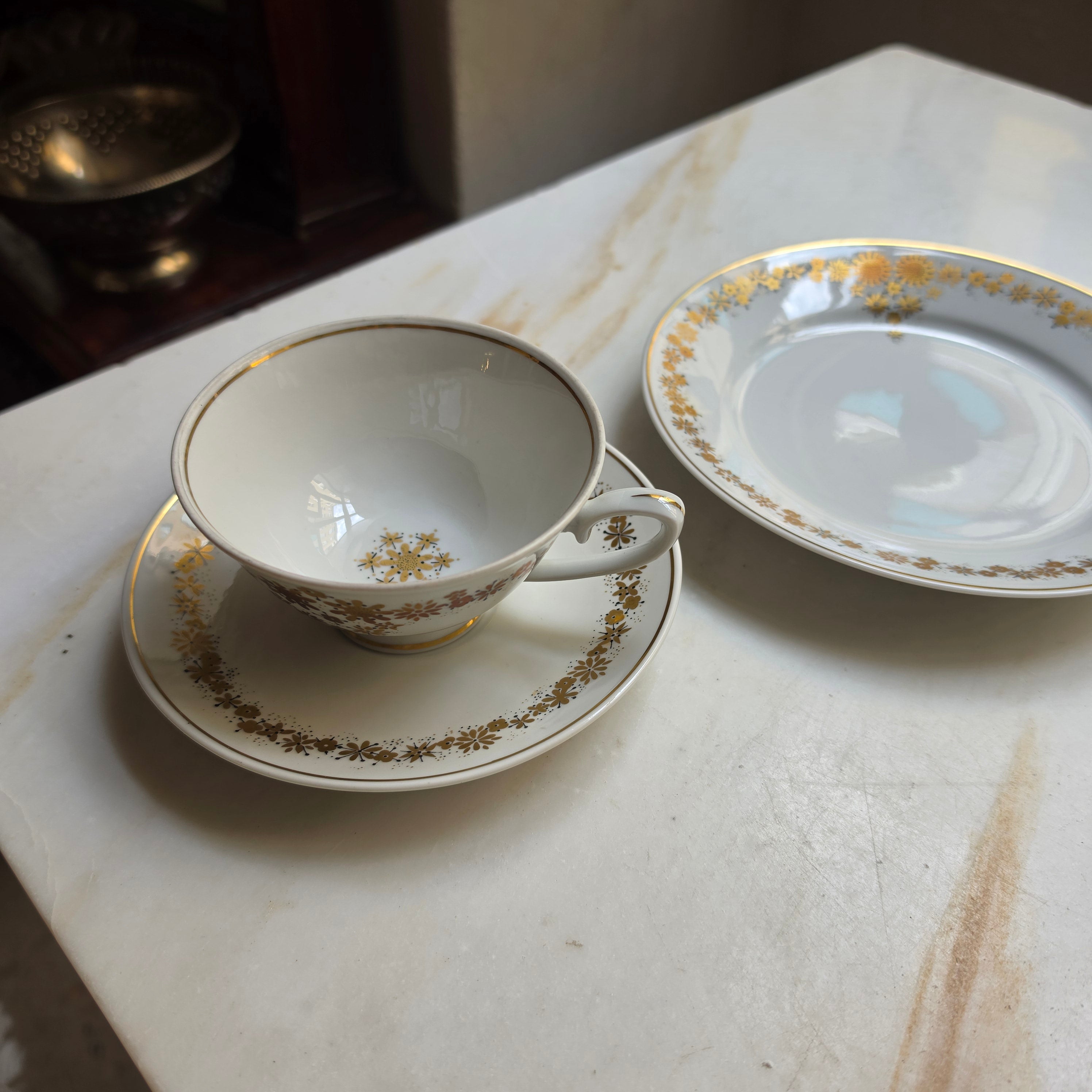 Antikes Teegedeck 3-teilig – CP Lettin Porzellan mit goldener Ornamentik & Goldrand