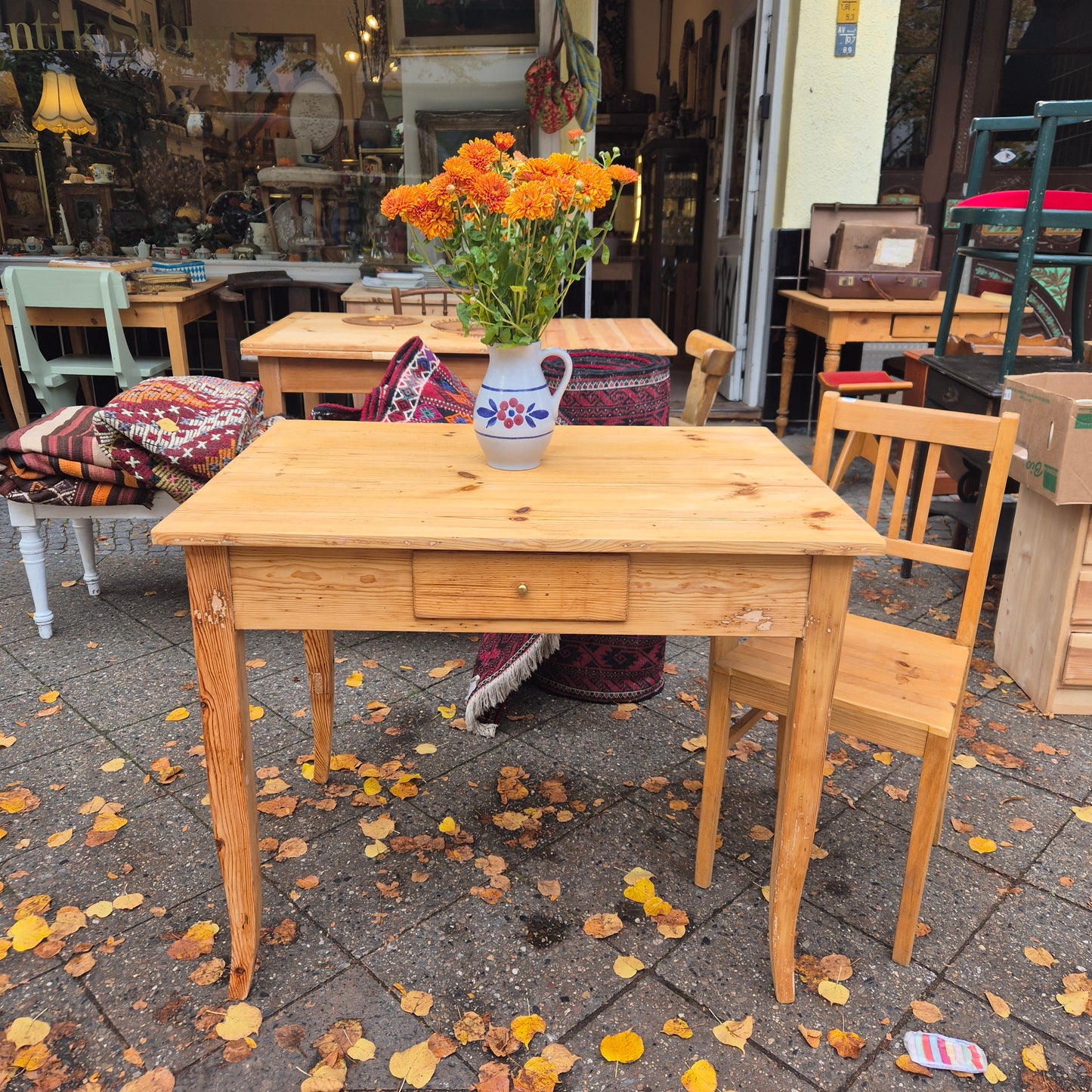 Antiker Biedermeier  Tisch von 1860 Vollholz aufgearbeitet Kiefernholz 71,5 x 99cm Vollholz