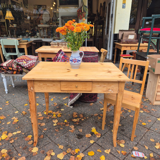 Antiker Biedermeier  Tisch von 1860 Vollholz aufgearbeitet Kiefernholz 71,5 x 99cm Vollholz