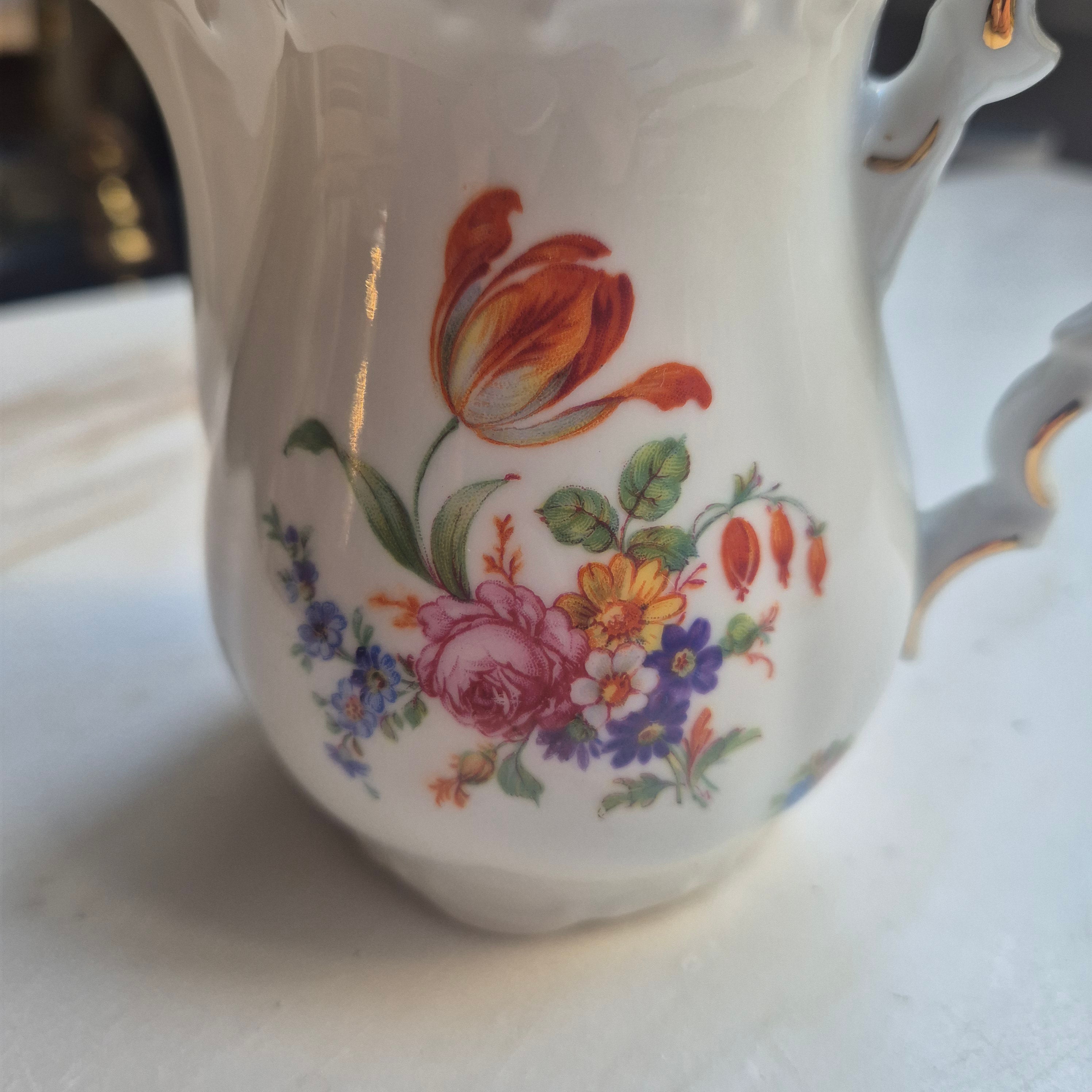 Antikes kleines Milchkännchen von Bavaria Porzellan Germany mit Blumendekor Tulpe