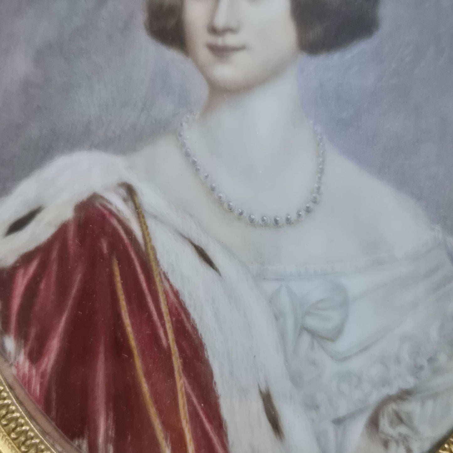 Antike viktorianische Miniaturmalerei / Lupenmalerei Porträt auf Porzellan / Leder in Messing gerahmt