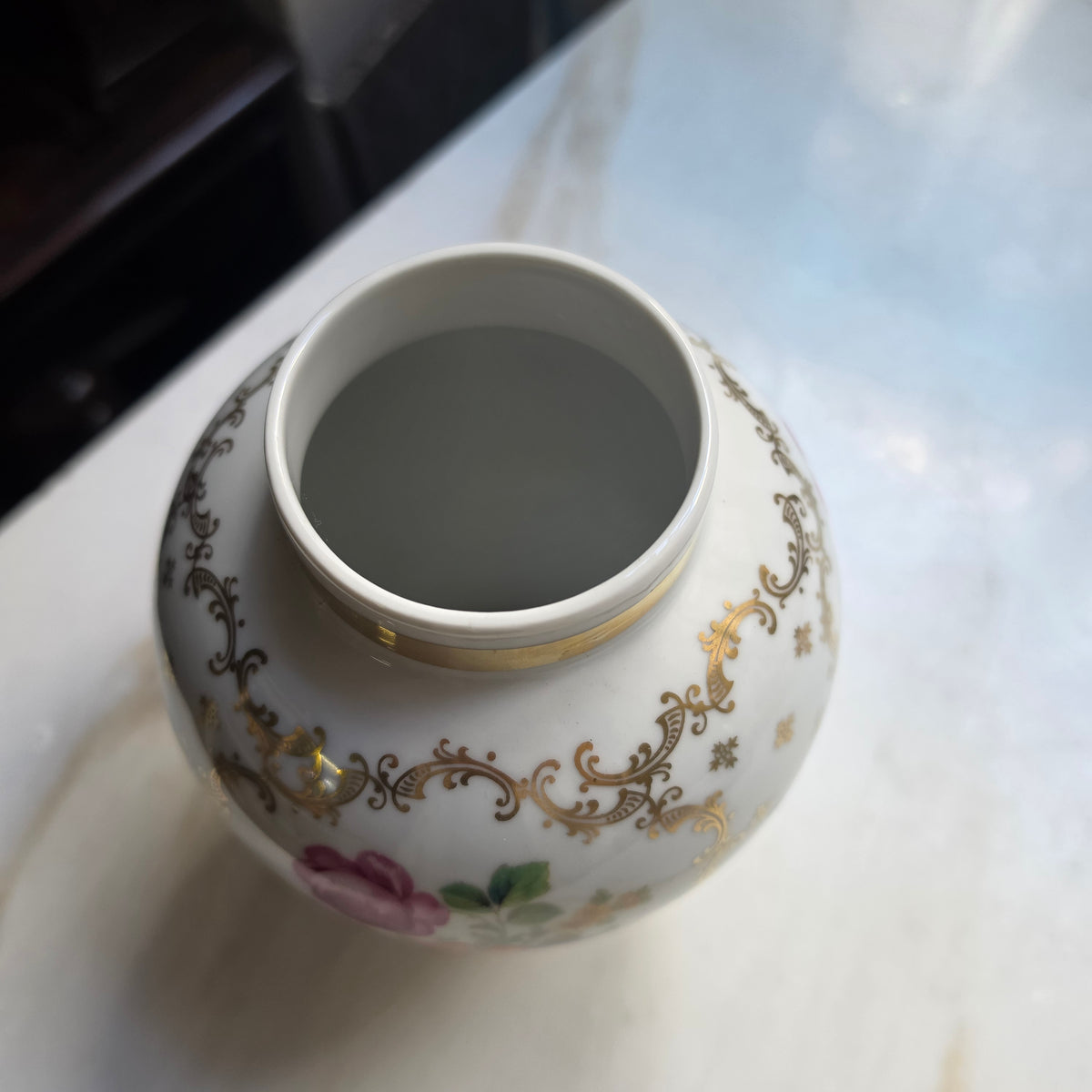 Edle Vintage Kugelvase aus Porzellan – Schumann Bavaria Filigranes Golddekor & Blumenbouquet