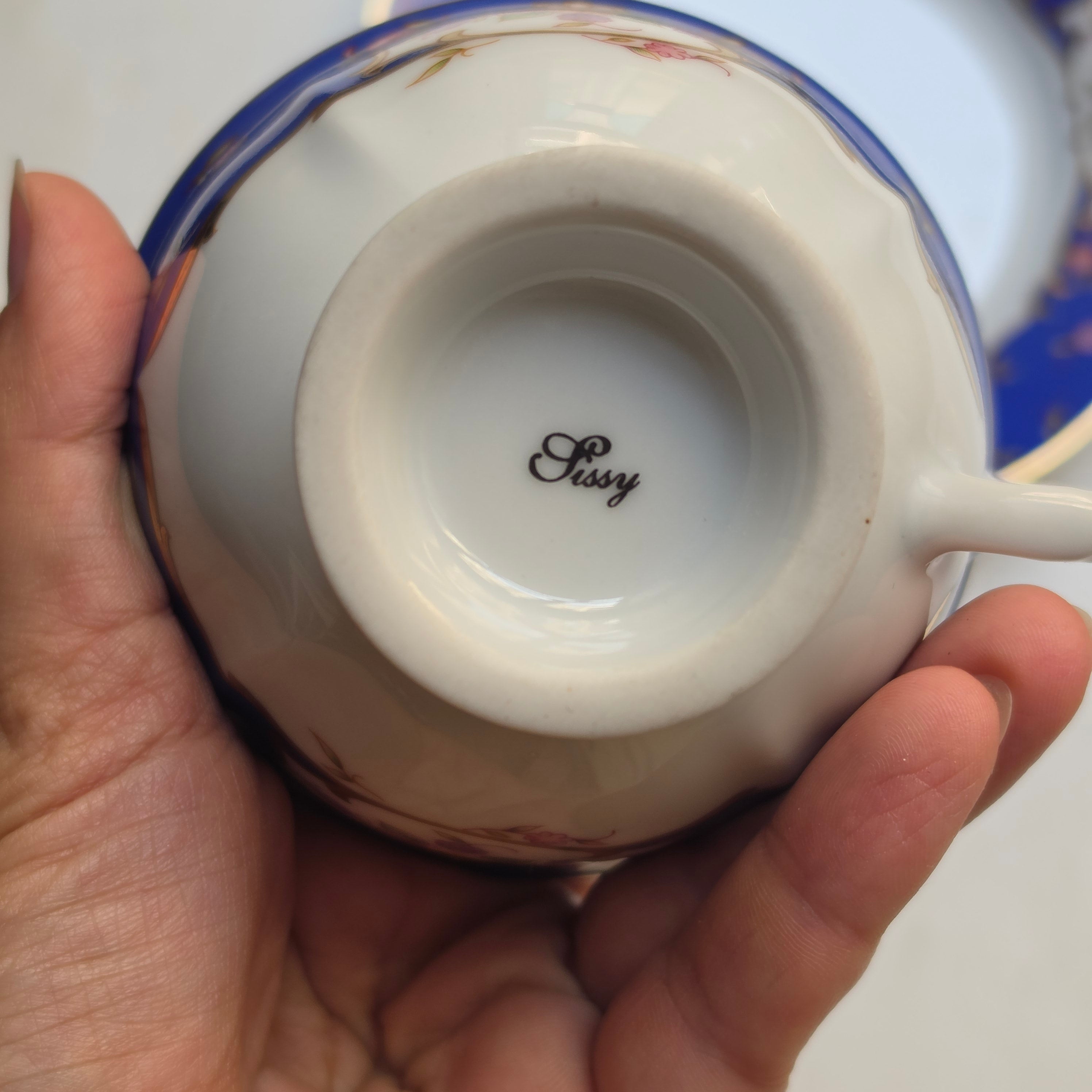 Vintage Porzellan Gedeck 3-teilig „Sissy“ von MF Design – Kobaltblau mit Golddekor & Blumenbukett