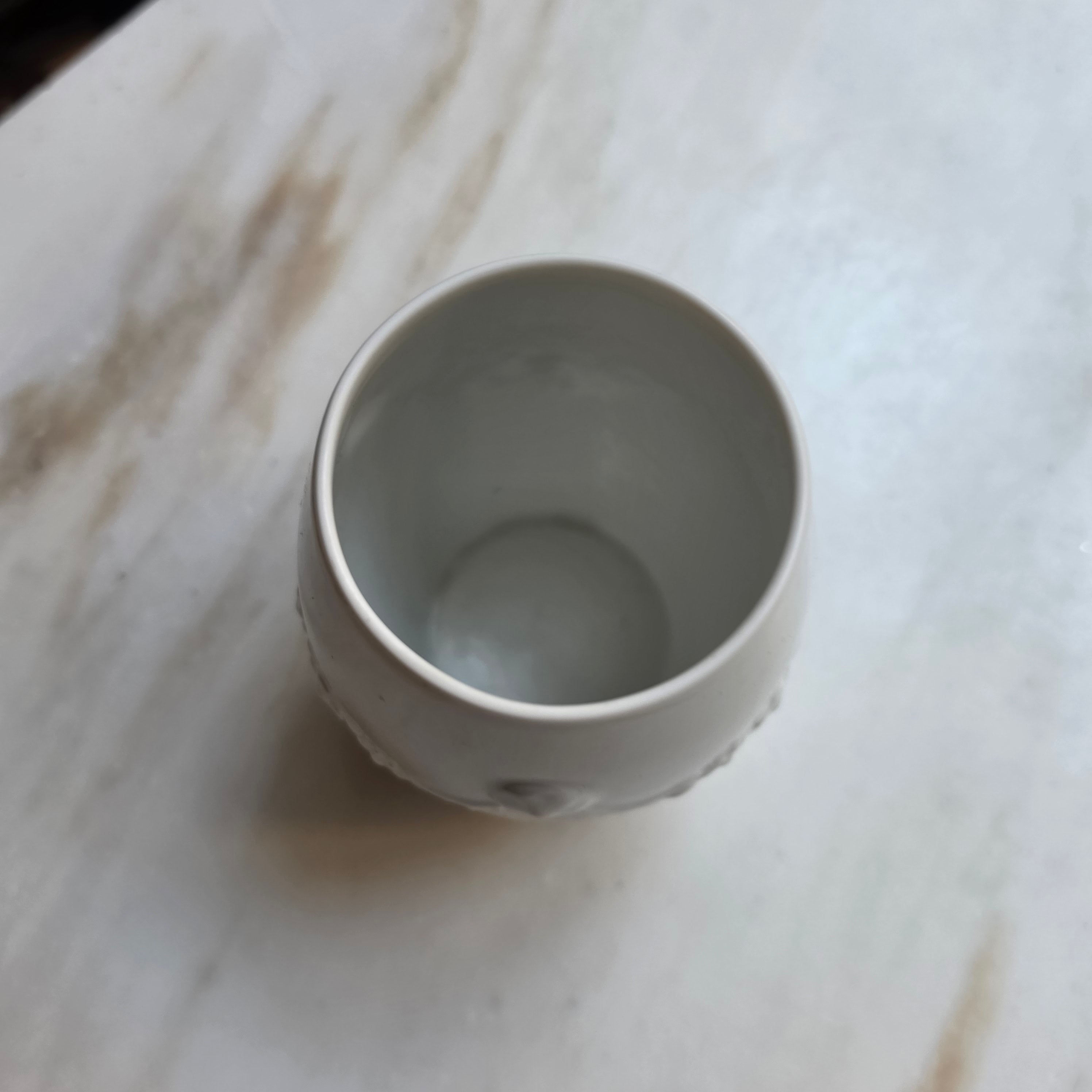 Edle Vintage Hutschenreuther Selb Porzellan-Vase - Becher mit Relief-Festonguirlande – Weißes Porzellan