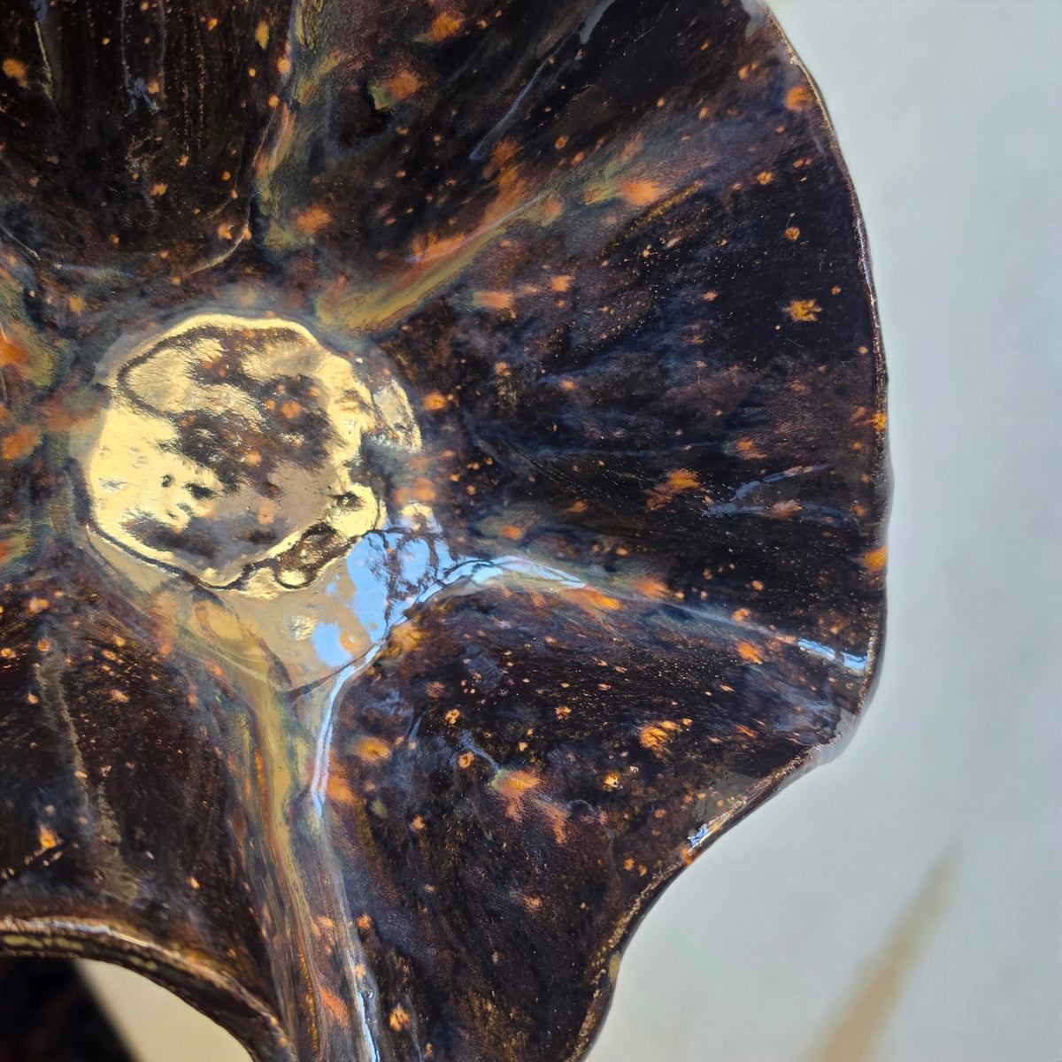 Handgefertigte Keramikschale „Cosmic Bloom“ – Unikat mit Effektglasur