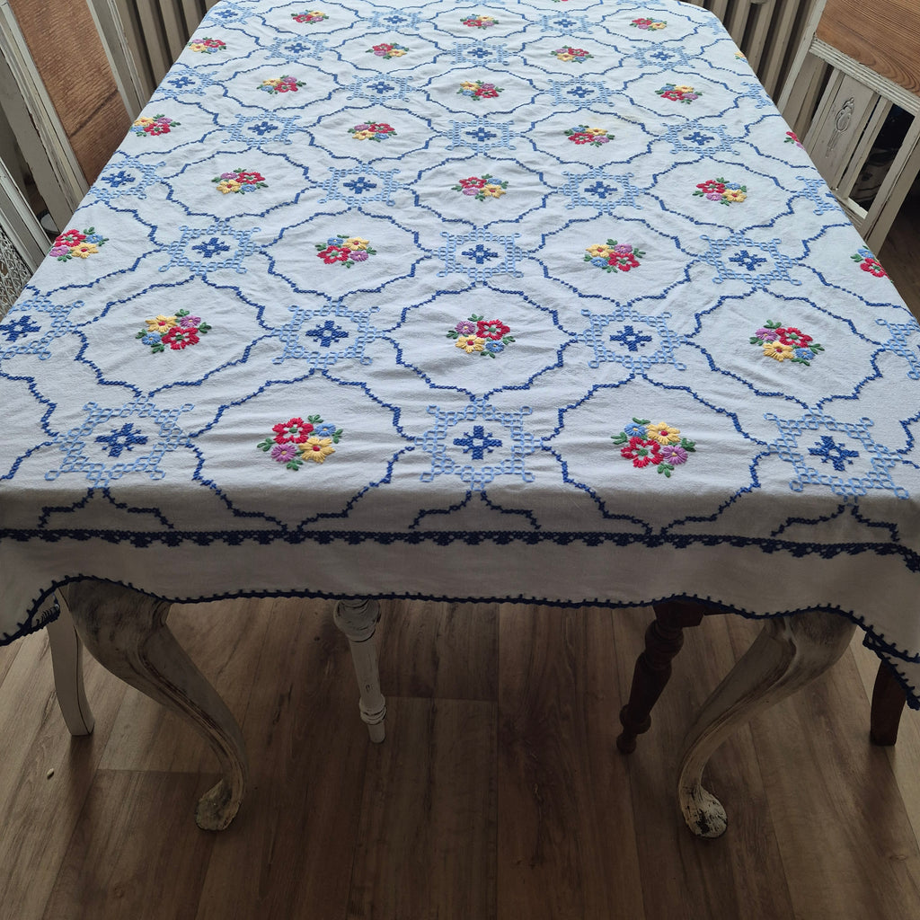 Antike Vintage Tischdecke blau weiß 125x160cm bestickt mit Rosen