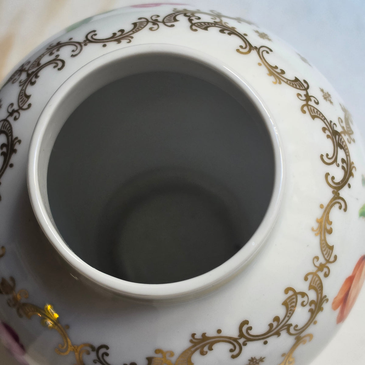 Edle Vintage Kugelvase aus Porzellan – Schumann Bavaria Filigranes Golddekor & Blumenbouquet