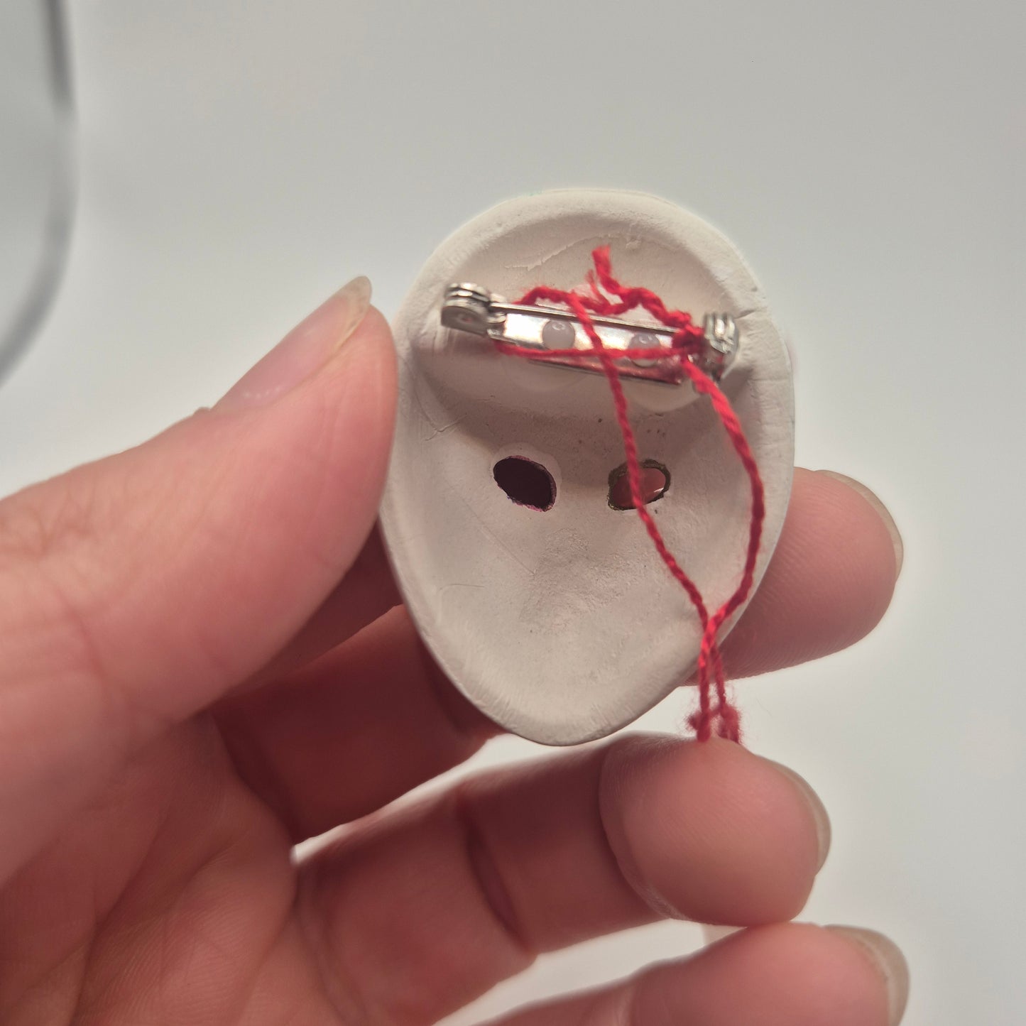 Wunderschöne venezianische Masken-Brosche | Handgemacht | Keramik Unikat