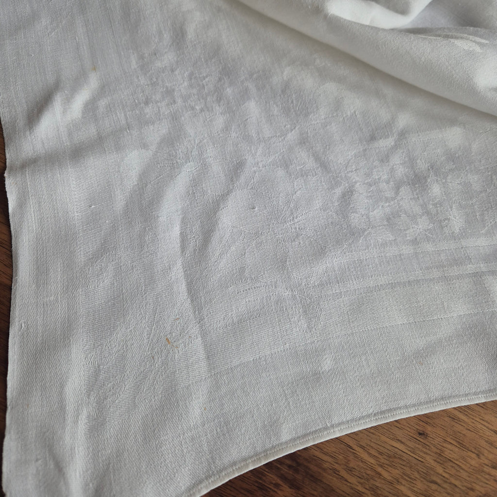 Vintage Tischdecke weiß 129x131cm Damast weiß Minimale Stockflecken