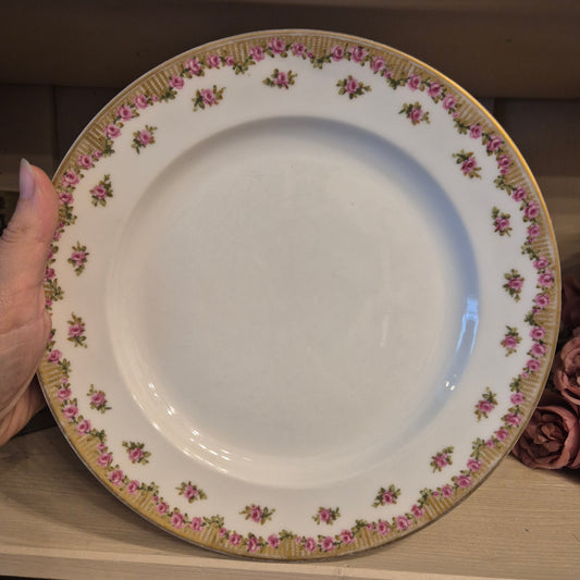 Antiker Porzellan Teller flach mit Blumendekor und Goldrand handbemalt F.A Schuhmann Leipziger Strasse Berlin