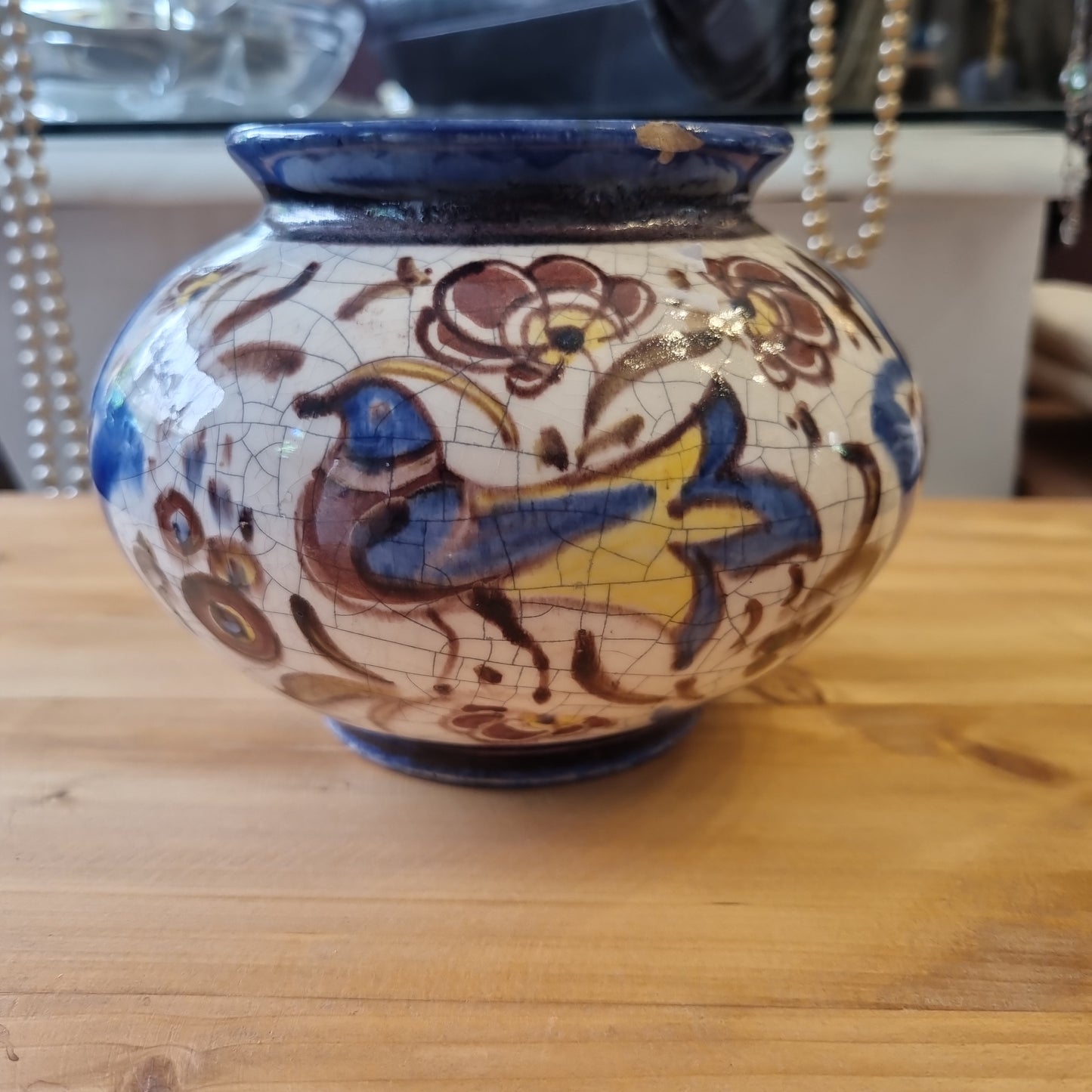 Antike Handbemalte Asiatische Vase mit Vogelmotiv und feinen Krakelee