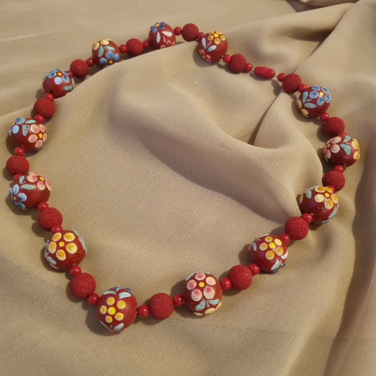 Wunderschöne rote Perlen Vintage Halskette Collier Handmade Blume Midcentury