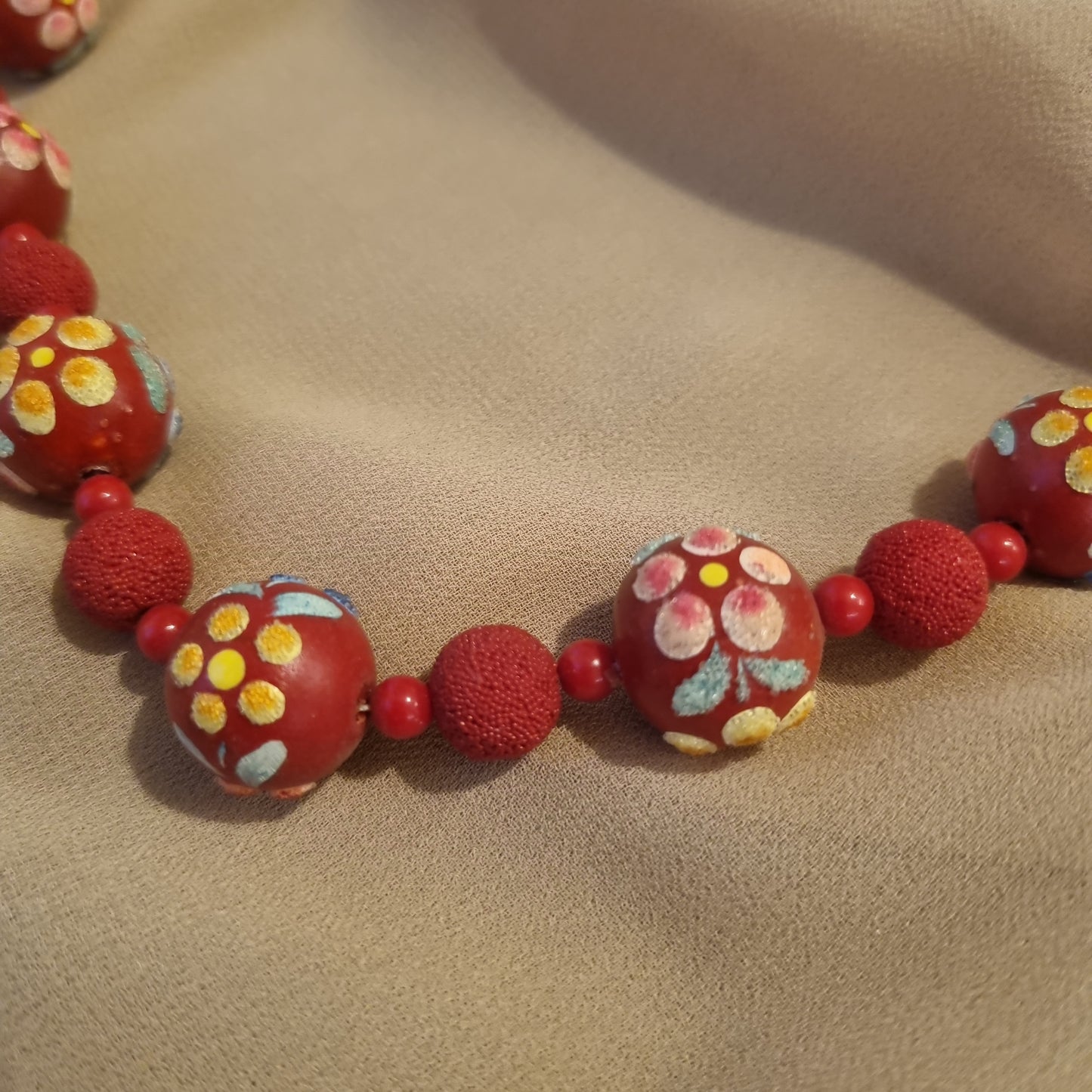 Wunderschöne rote Perlen Vintage Halskette Collier Handmade Blume Midcentury