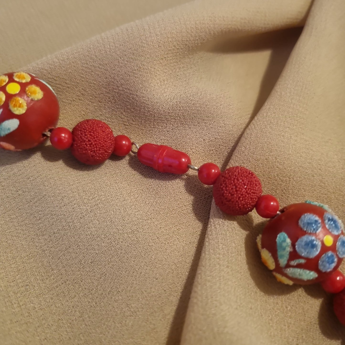 Wunderschöne rote Perlen Vintage Halskette Collier Handmade Blume Midcentury